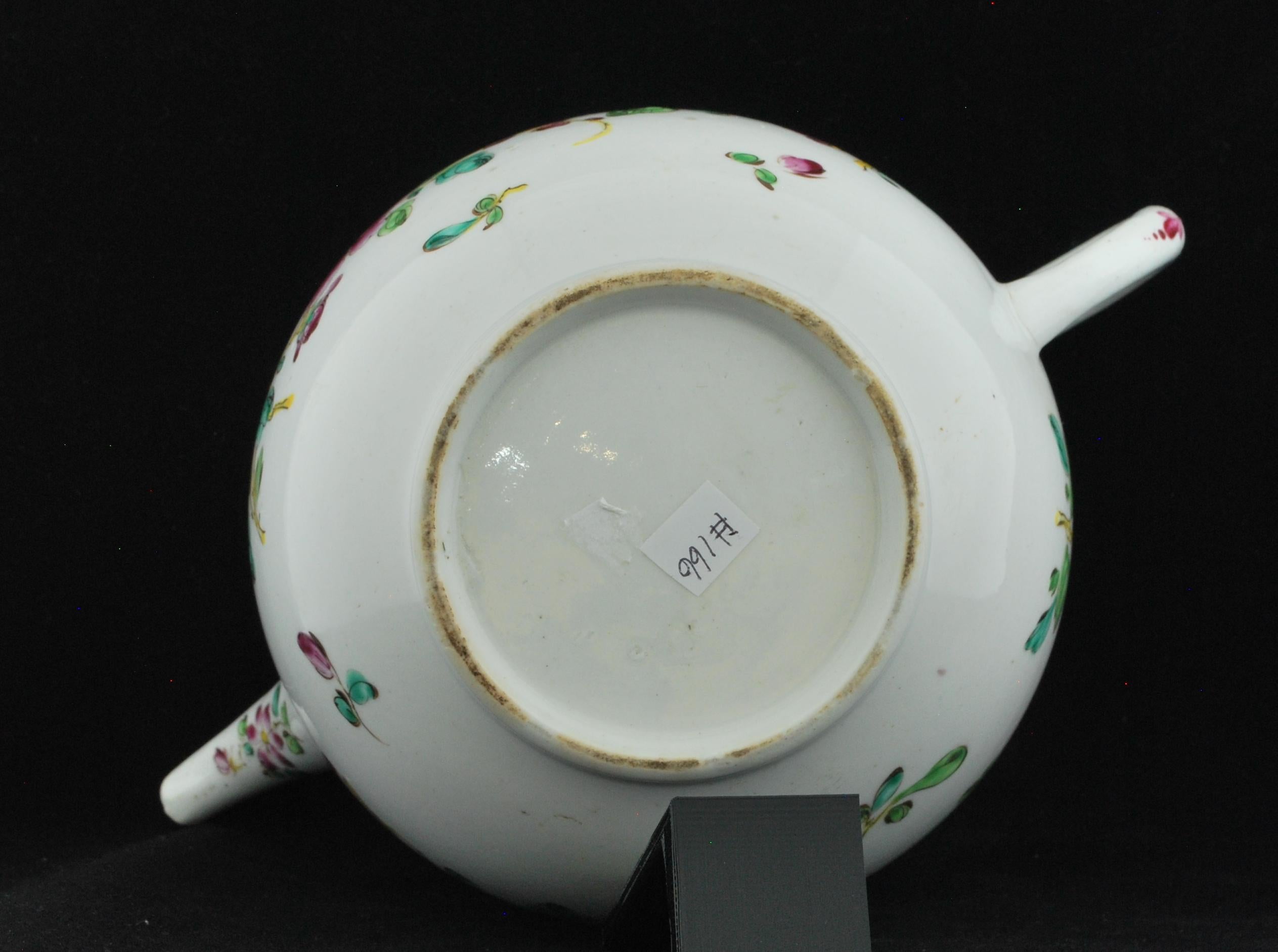 Punch Pot in the Famille Rose Style, Bow Porcelain Factory, circa 1757 In Excellent Condition For Sale In Melbourne, Victoria