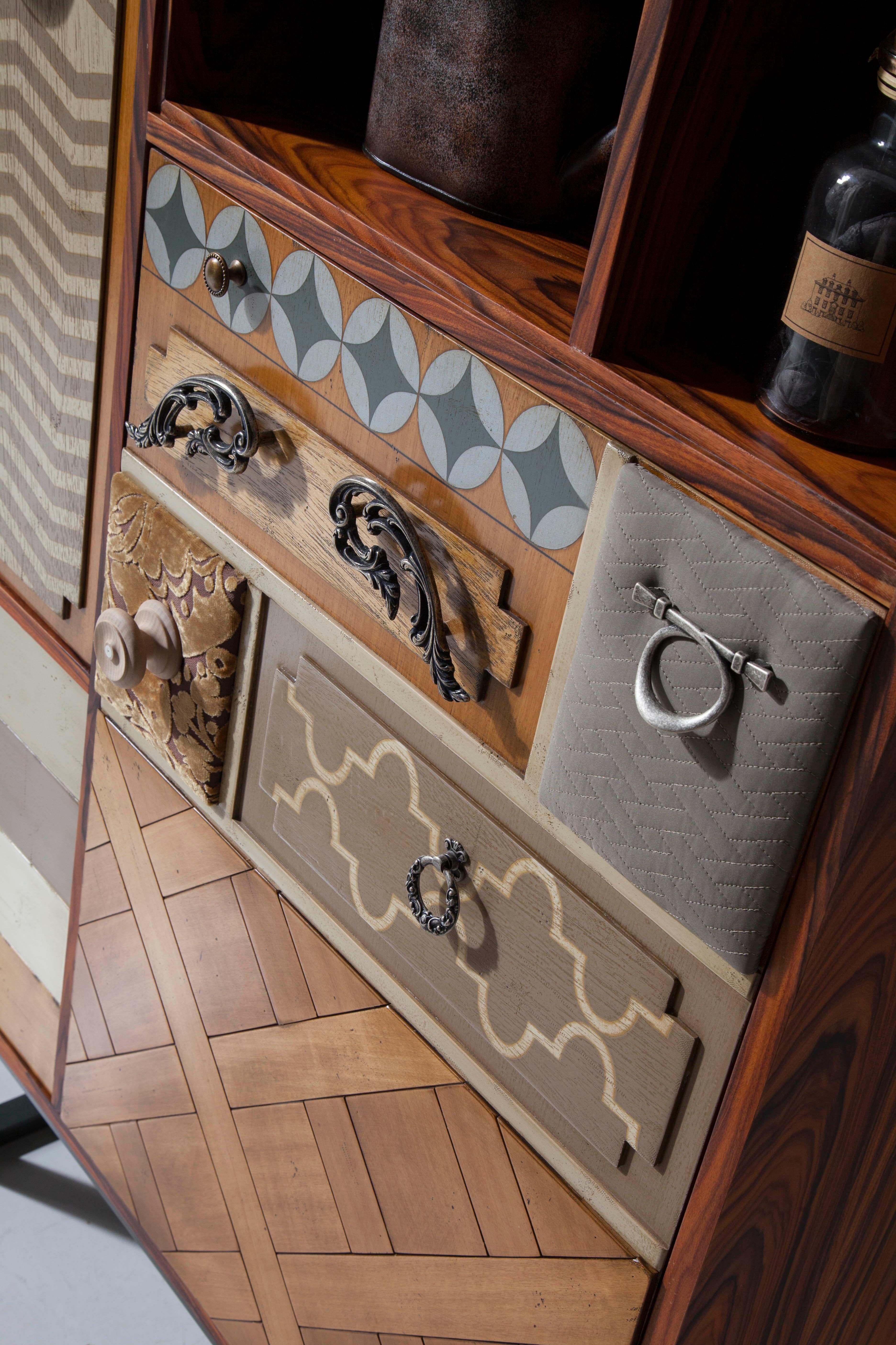 Espagnol Armoire Punk par Lola Glamour en vente