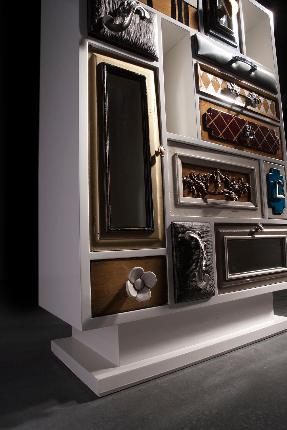 Espagnol Armoire Punk par Lola Glamour en vente