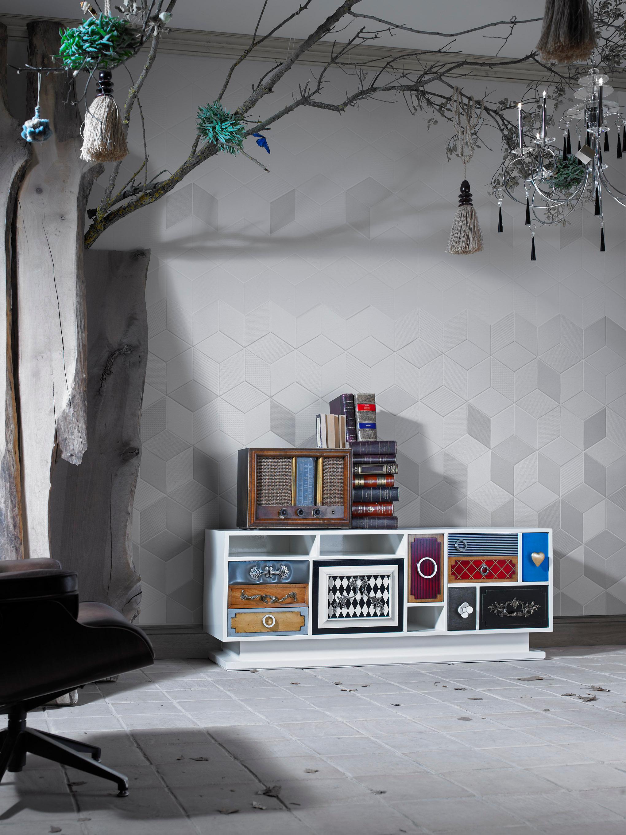 Punk-Sideboard 170 von Lola Glamour
Abmessungen: T 45 x B 170 x H 65 cm
MATERIALIEN: Holz.

Das Ursprungsmodell dieser kultigen Serie. Es versöhnt die Rebellion des Punk-Geistes mit der Reife eines ganzen Werdegangs, der der handwerklichen Arbeit