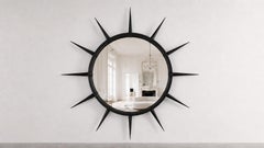 Specchio da parete scultoreo "Punk Silver Maxi" di GTG Design Couture