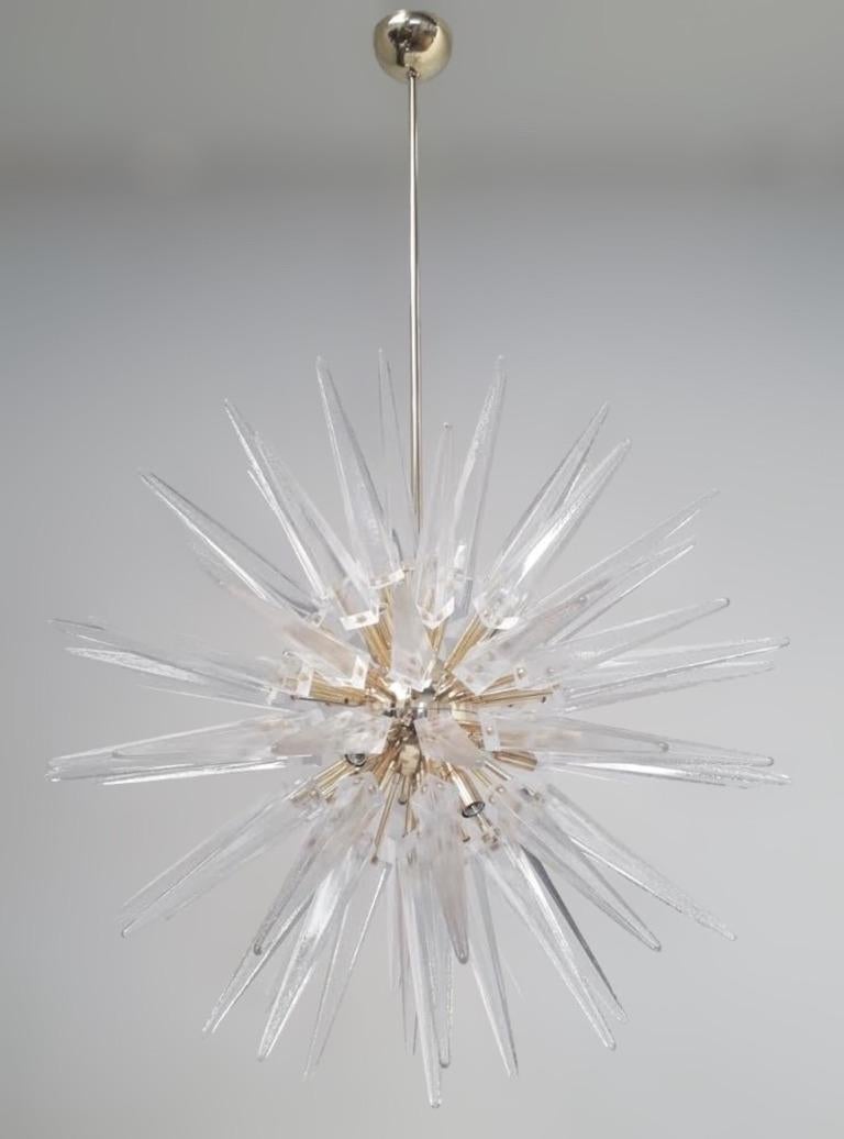 Italian modern sputnik chandelier with clear Murano glass shards spikes, mounted on solid brass frame in polished finish, designed by Fabio Bergomi for Fabio Ltd / Made in Italy.
12 lights / E12 or E14 type / max 40W each
Measures: Diameter 36