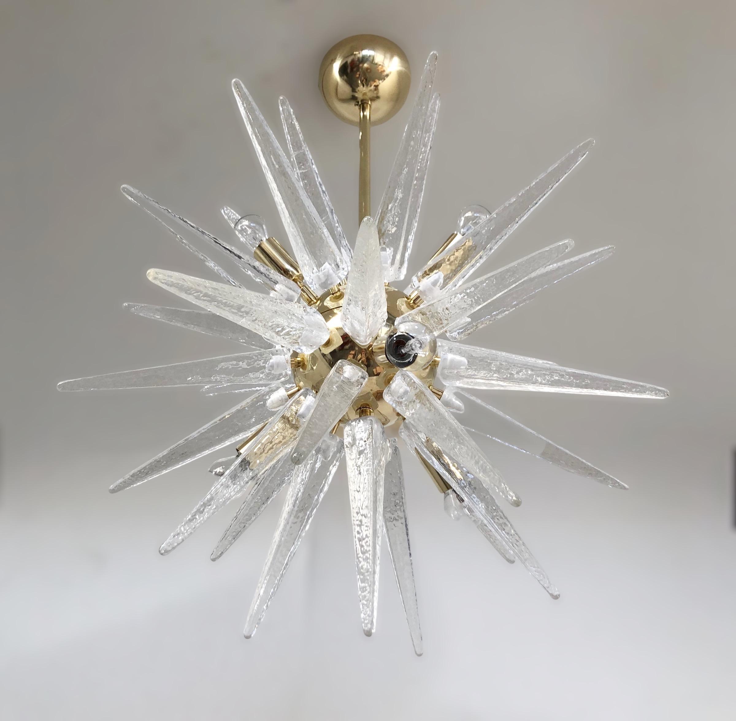 Italian modern Sputnik chandelier with clear murano glass shards spikes, mounted on unlacquered polished brass frame, designed by Fabio Bergomi for Fabio Ltd / Made in Italy
6 lights / E12 or E14 type / max 40W each
Measures: Diameter 24 inches,