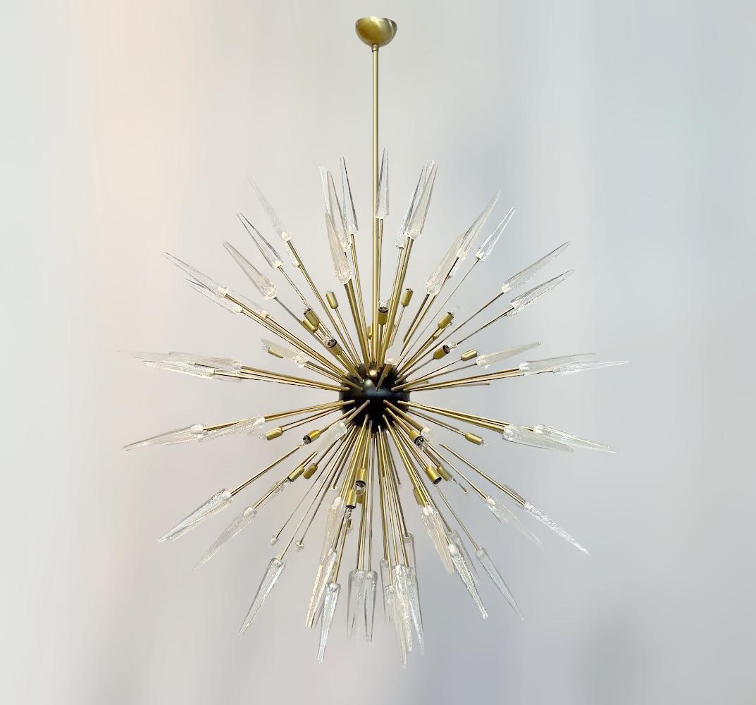 Italian modern Sputnik chandelier with clear Murano glass shards spikes, mounted satin brass frame with black enameled centre, designed by Fabio Bergomi for Fabio Ltd, made in Italy
30 lights / E12 or E14 type / max 40W each
Measures: diameter 72