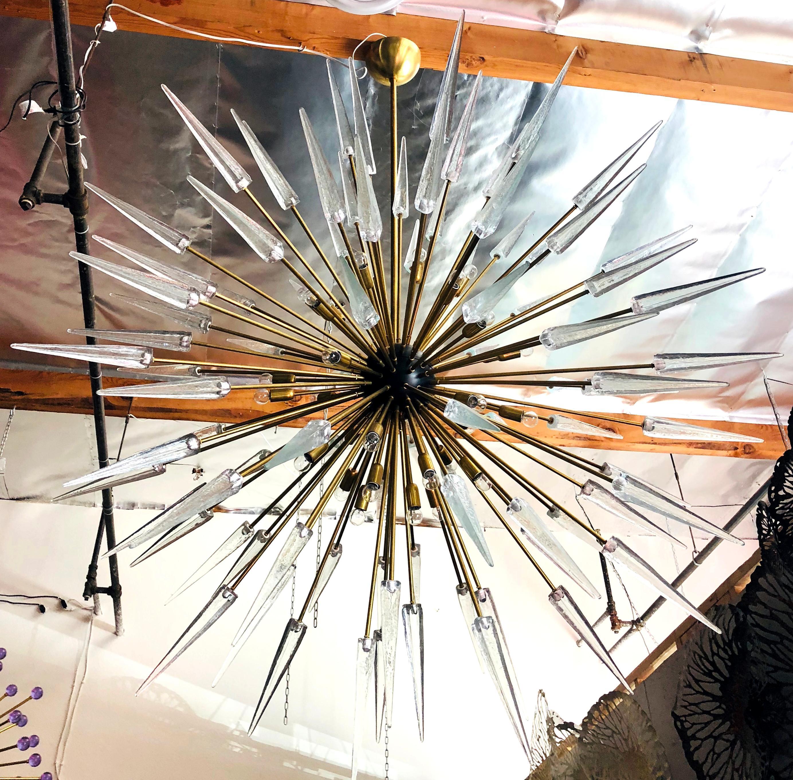 Moderno Lampadario Puntali Sputnik di Fabio Ltd in vendita