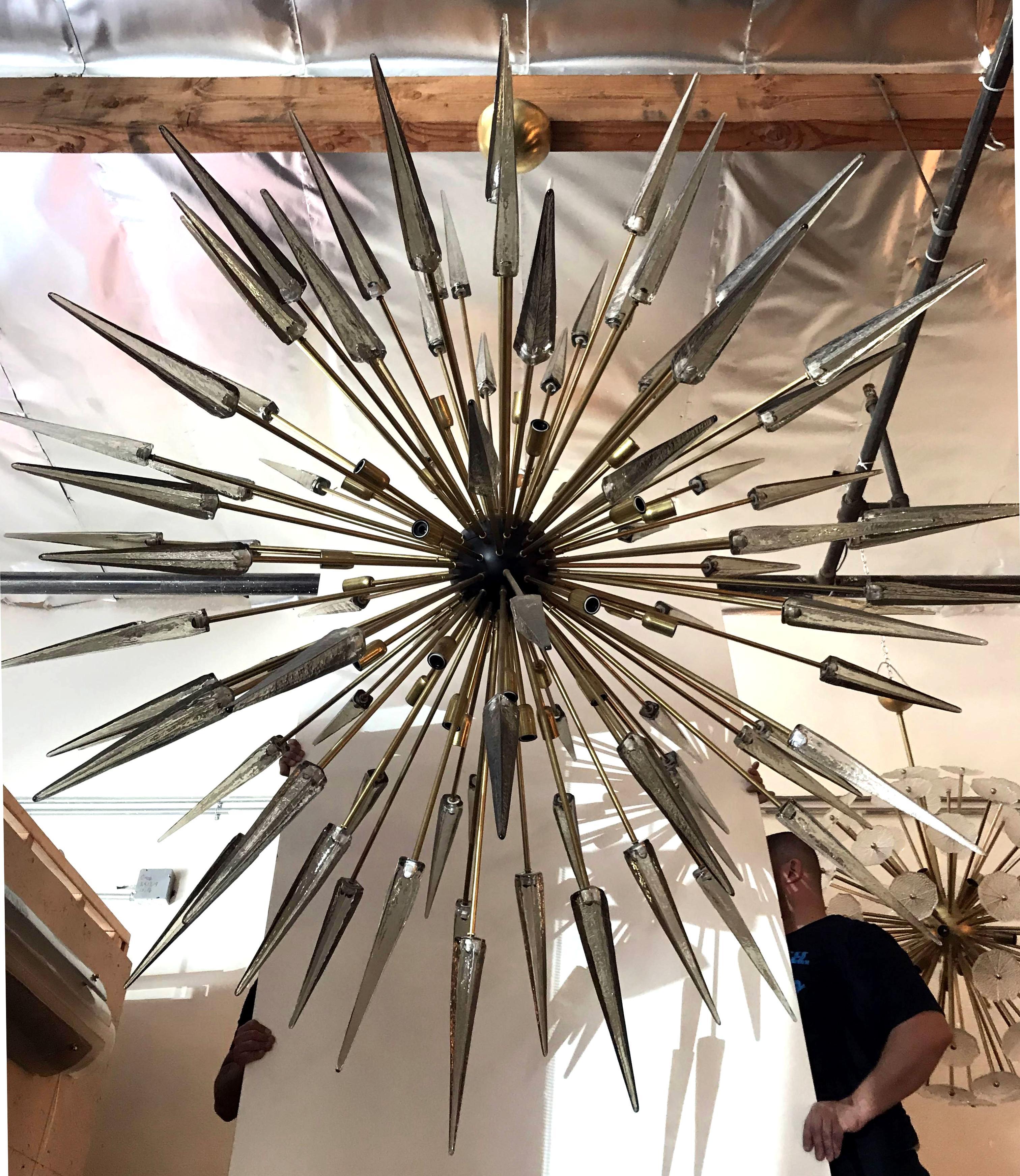 Moderno Lampadario Puntali Sputnik di Fabio Ltd in vendita