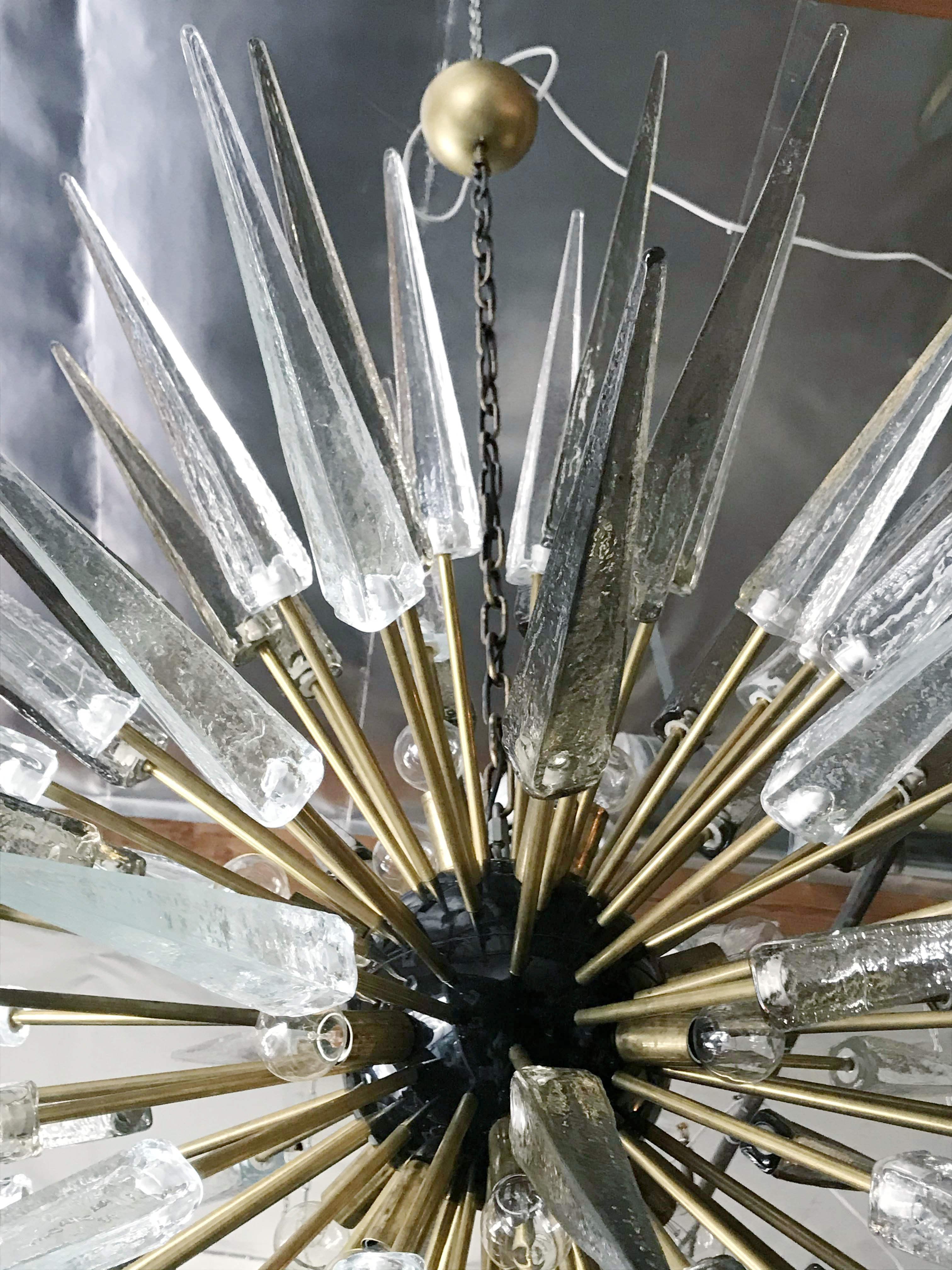 Ottone Lampadario Puntali Sputnik di Fabio Ltd in vendita