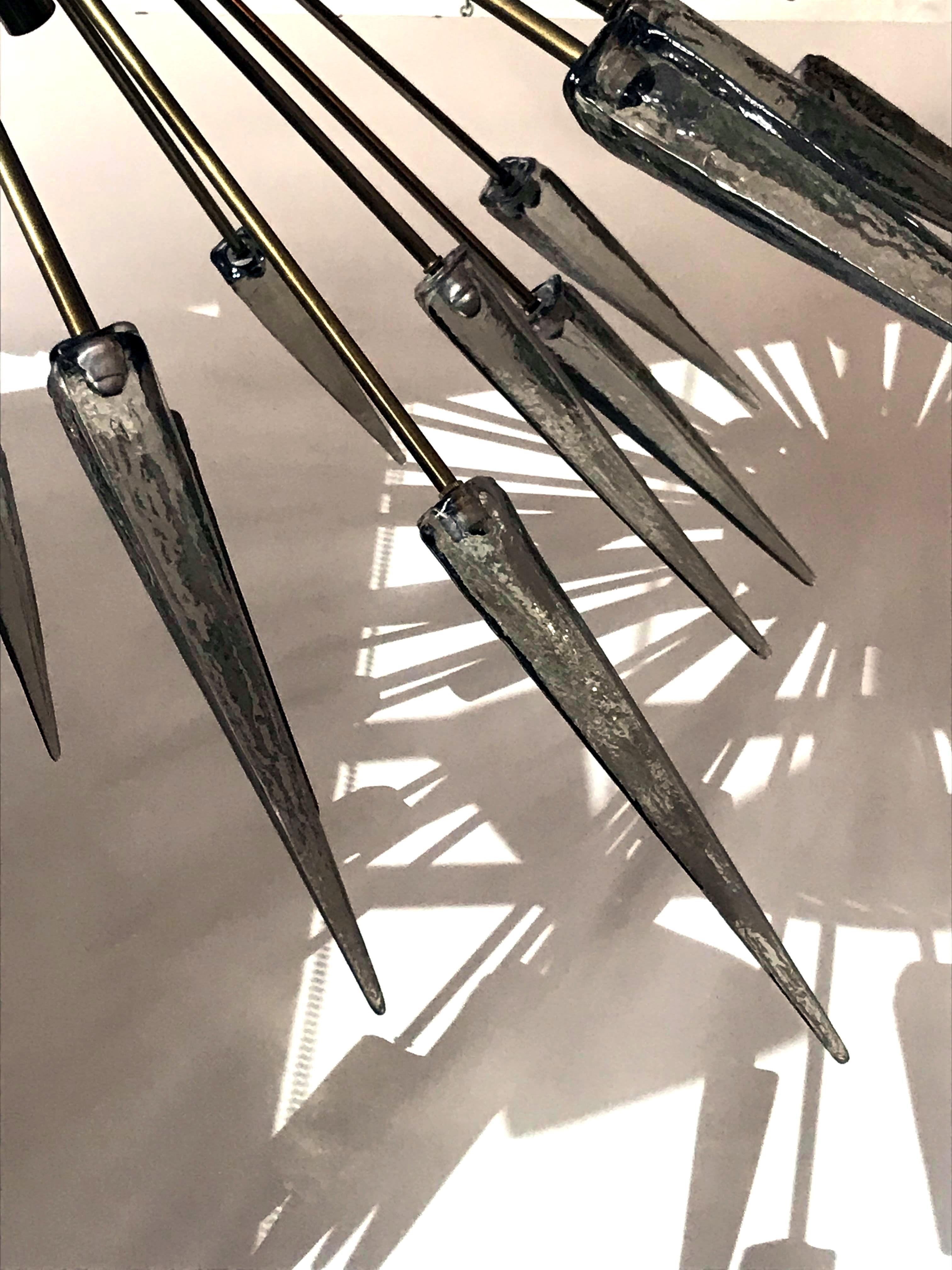 Vetro soffiato Lampadario Puntali Sputnik di Fabio Ltd in vendita