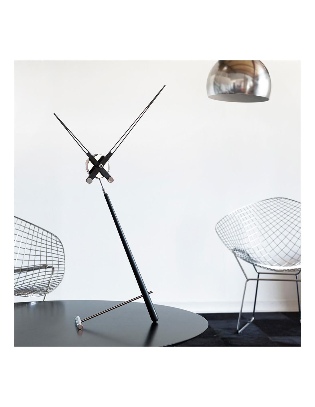 Modern Puntero L Table Clock For Sale