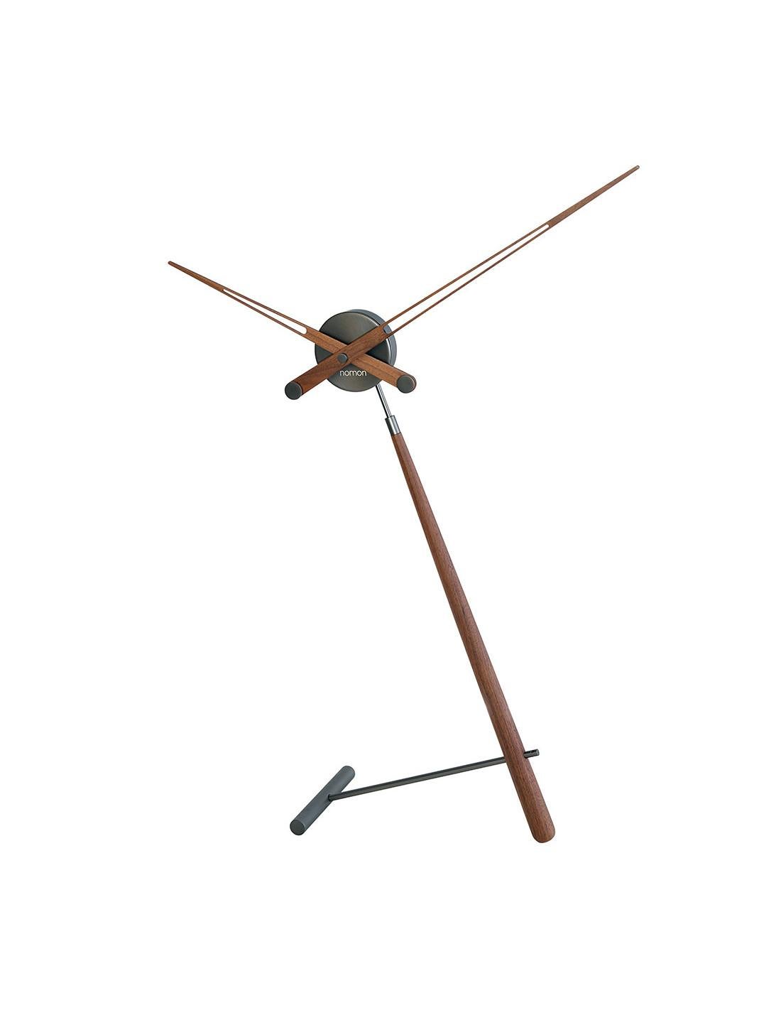 Puntero T table clock is a clock whose design makes it an elegant and stylish decorative piece.
The German UTS mechanism guarantees the accuracy of its operation over the years.
Puntero T table clock : Box in graphite finished brass, hands and