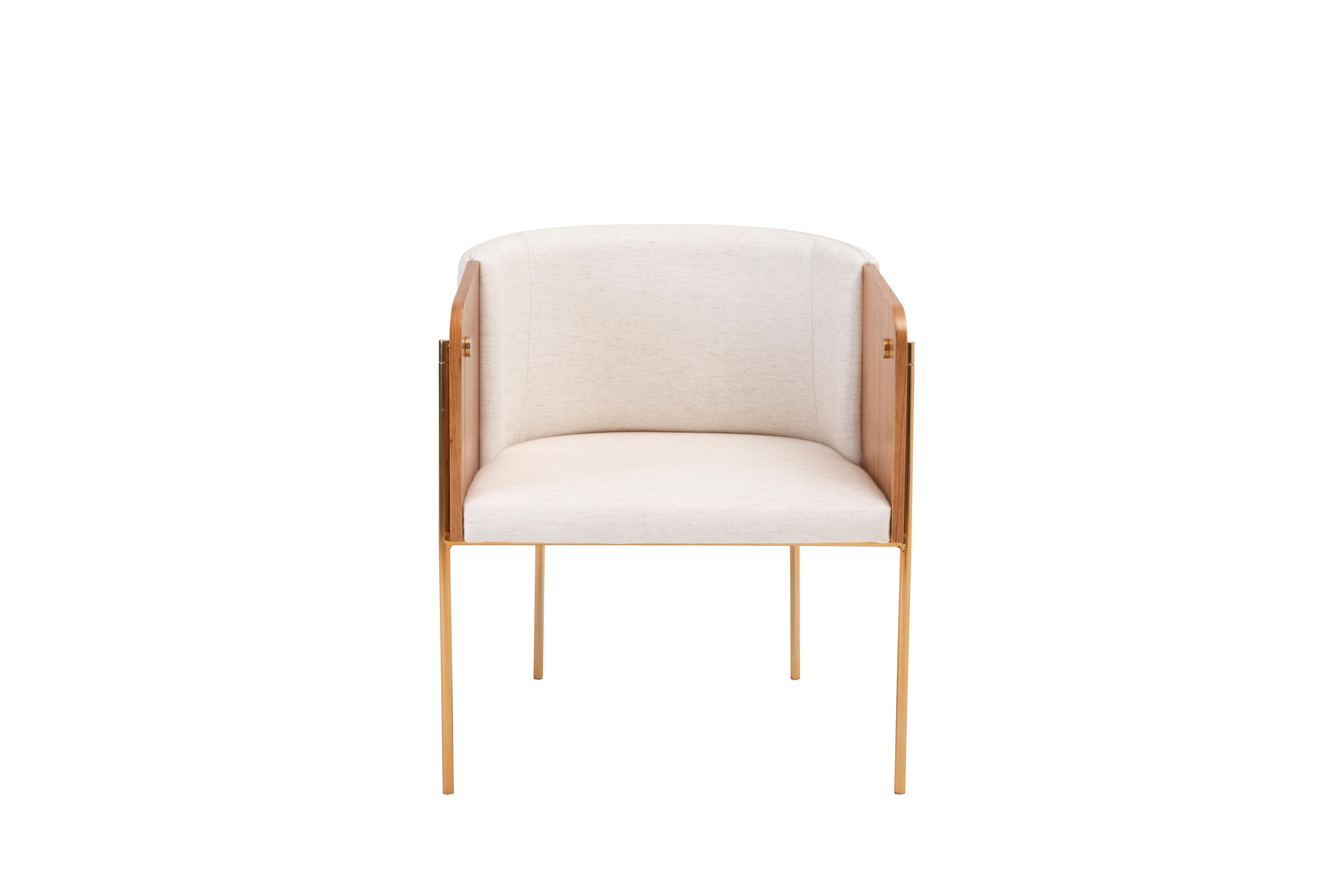 Le fauteuil punto présente un design élégant et polyvalent. Facile à assortir, il s'intègre dans de nombreux styles de décoration intérieure.
Ses finitions sont impeccables, avec un mélange harmonieux de  matériaux de haute qualité : Dossier en bois