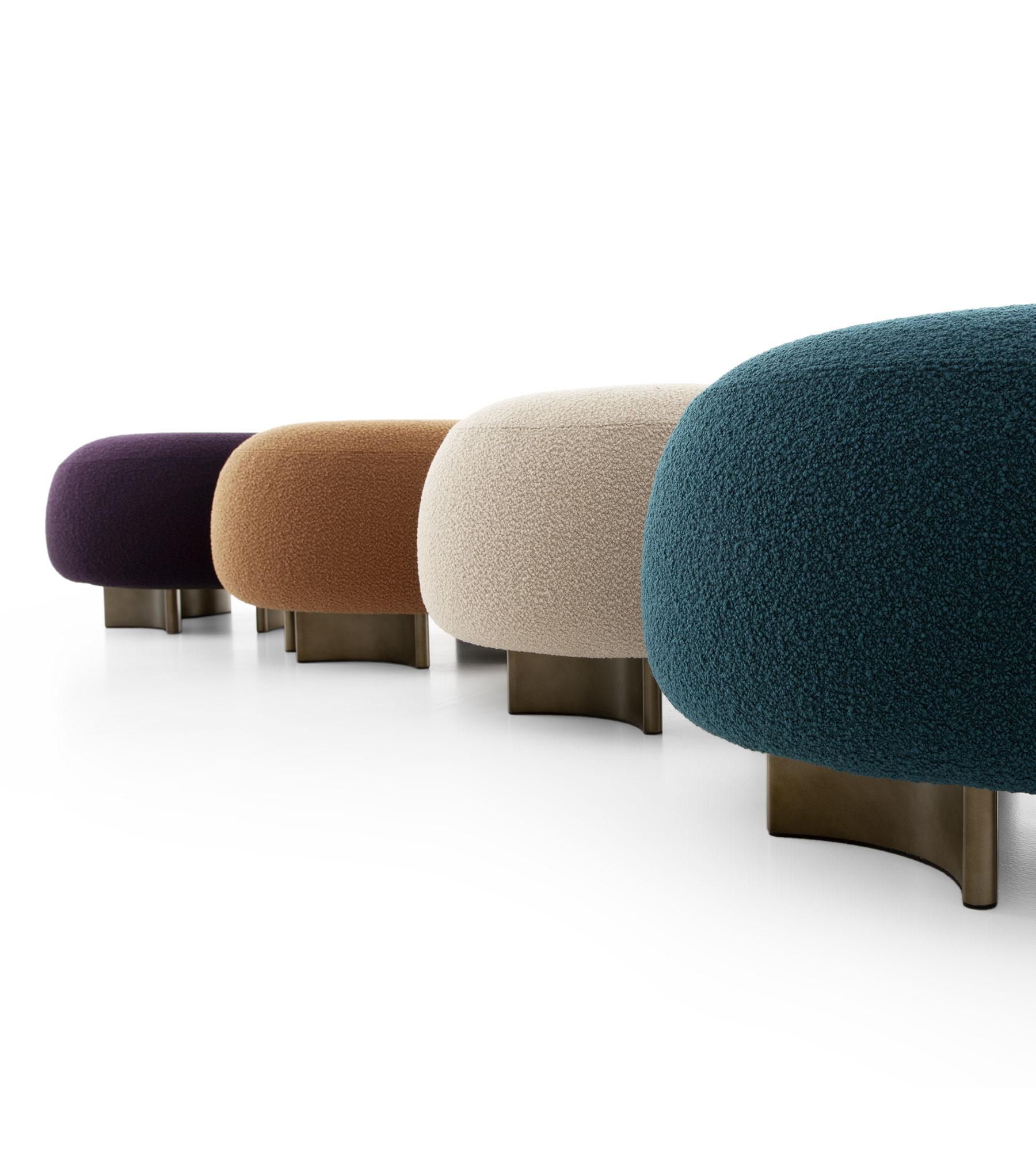 Puf de lana Bouclé Punto e Virgola de Morica Design Posmoderno en venta