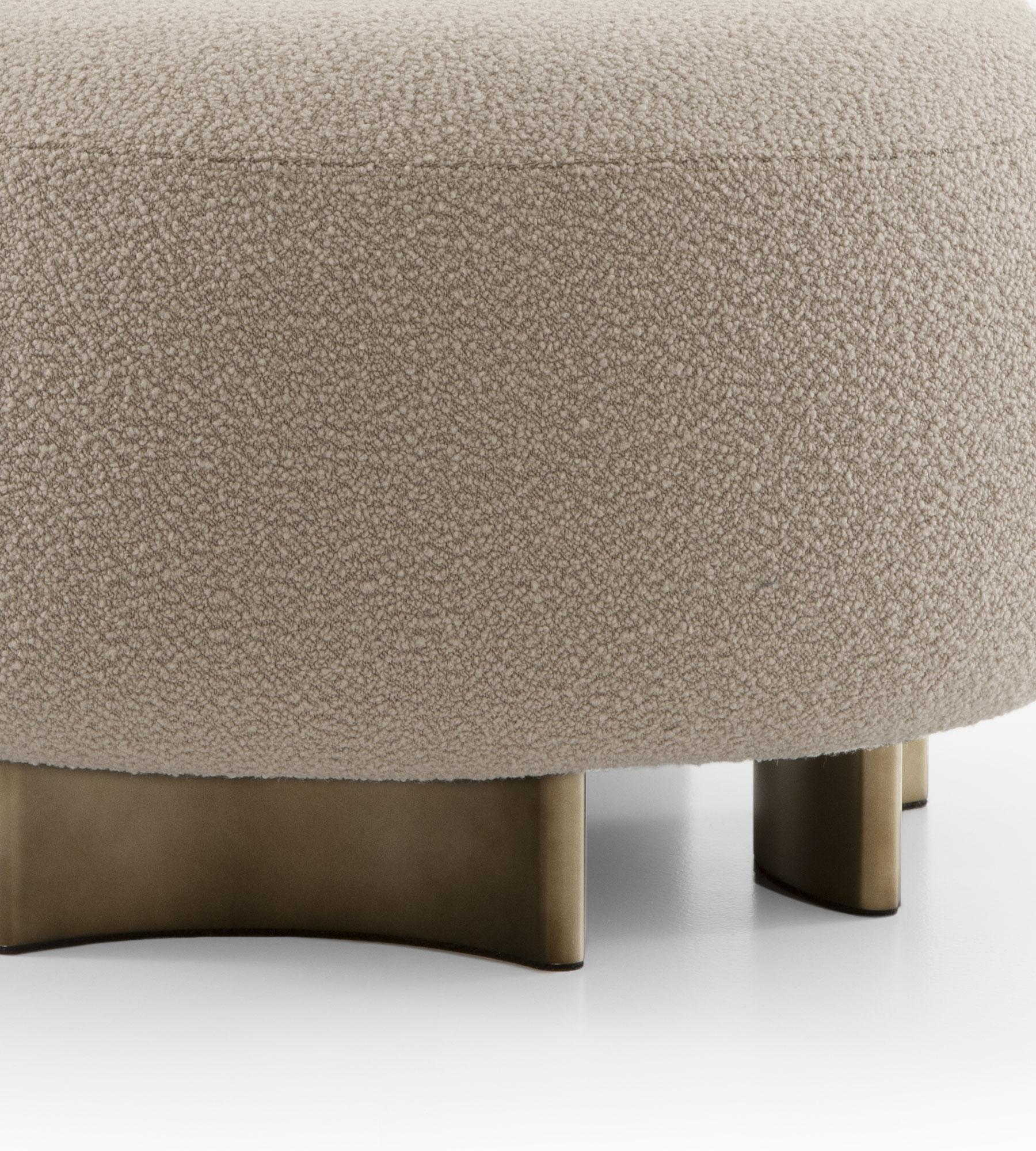 Puf de lana Bouclé Punto e Virgola de Morica Design Italiano en venta