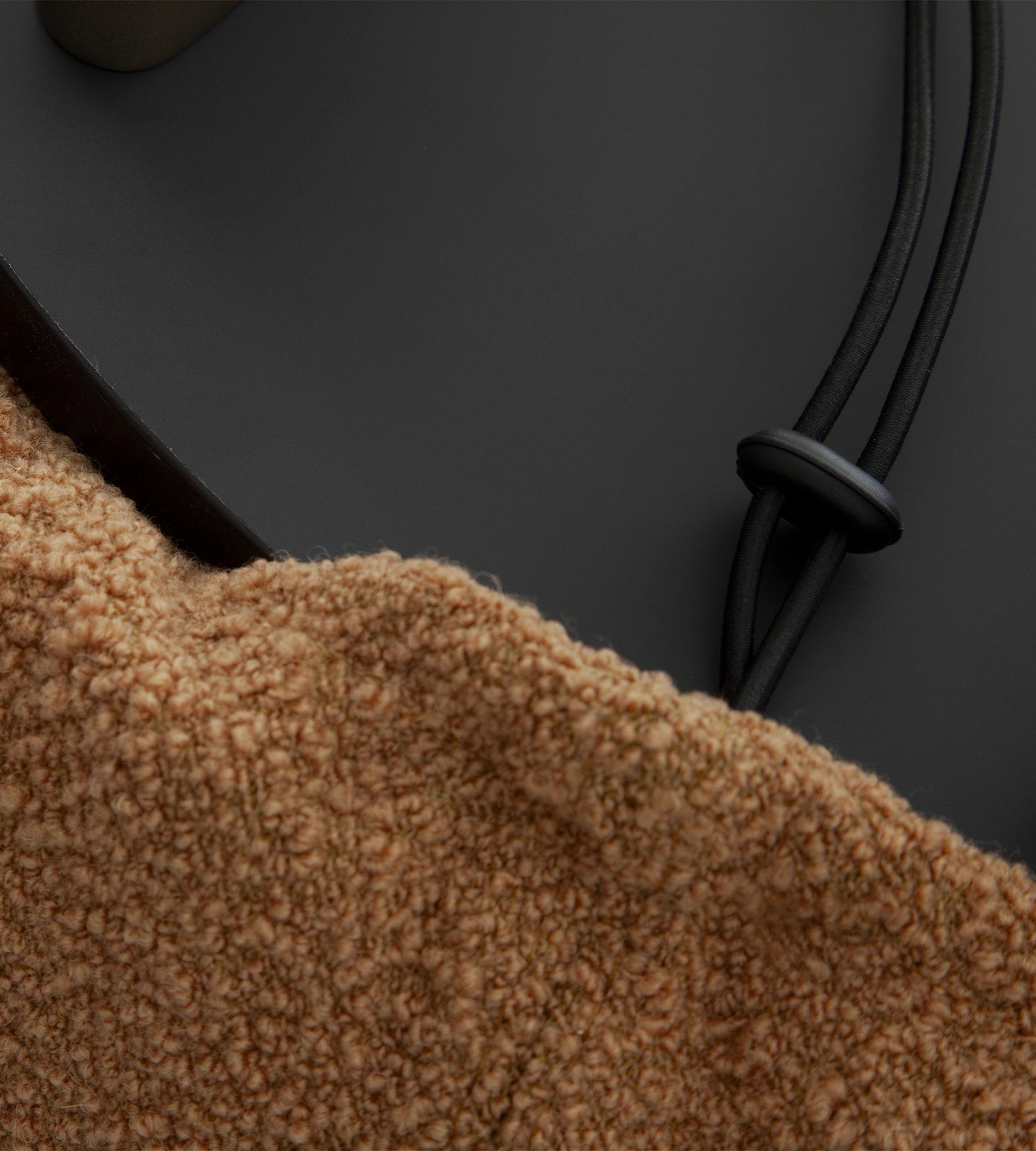 Puf de lana Bouclé Punto e Virgola de Morica Design Siglo XXI y contemporáneo en venta