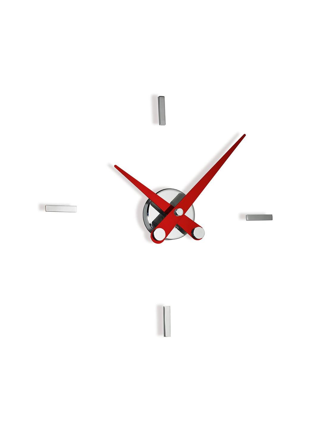 L'horloge murale Puntos suspensivos 4 i est un accessoire mural conçu avec des matériaux de la plus haute qualité. Il est doté d'un mécanisme allemand UST 
Puntos suspensivos 4 i wall clock : boîte en laiton chromé, aiguilles en acier inoxydable ou