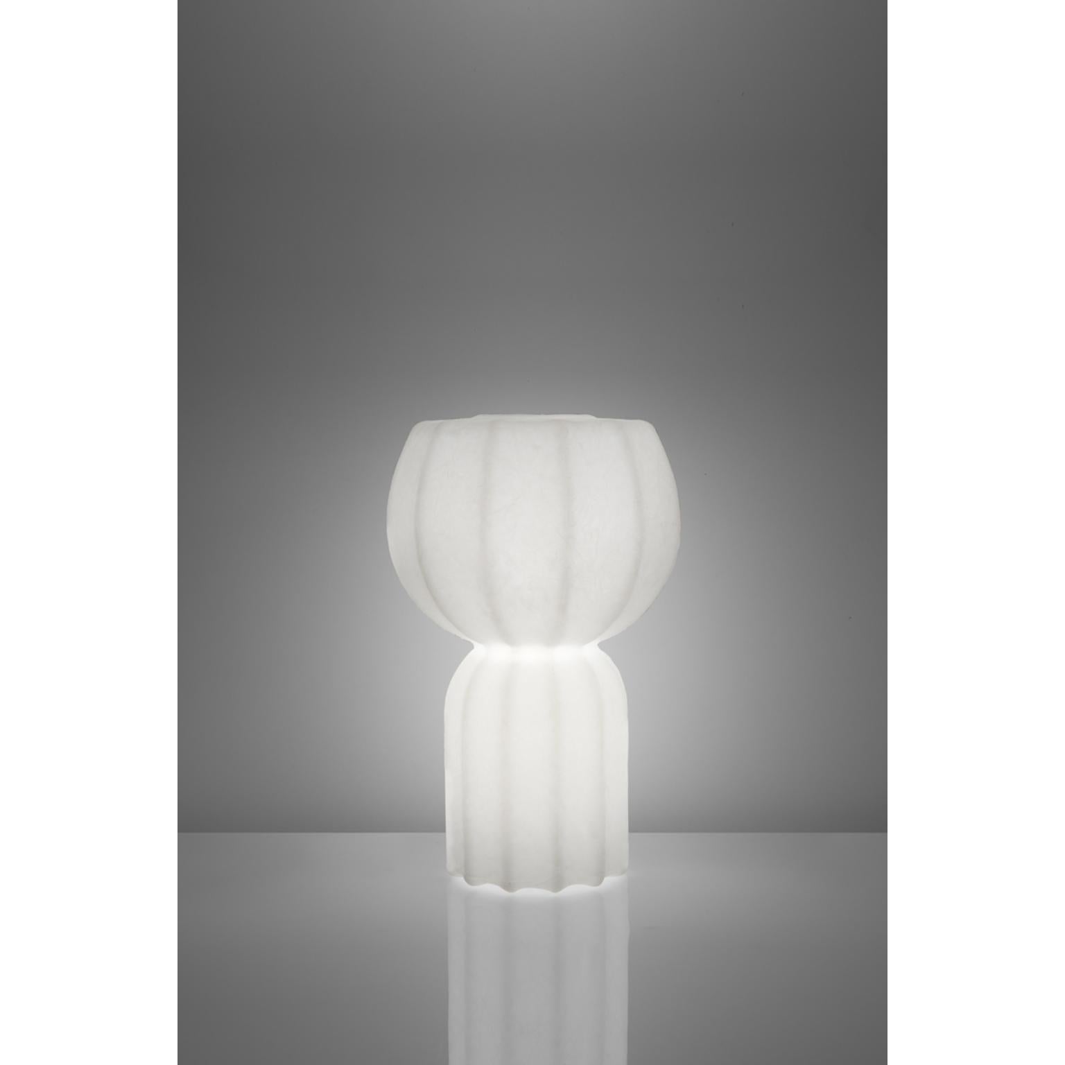 Lampe à poser Pupa de Lorenza Bozzoli
Dimensions : Ø 37 x H 59 cm : Ø 37 x H 59 cm.
Matériaux : Polyéthylène.

Disponible en différentes couleurs. Les prix peuvent varier. Ce produit peut être utilisé à l'intérieur et à l'extérieur. Toutes nos