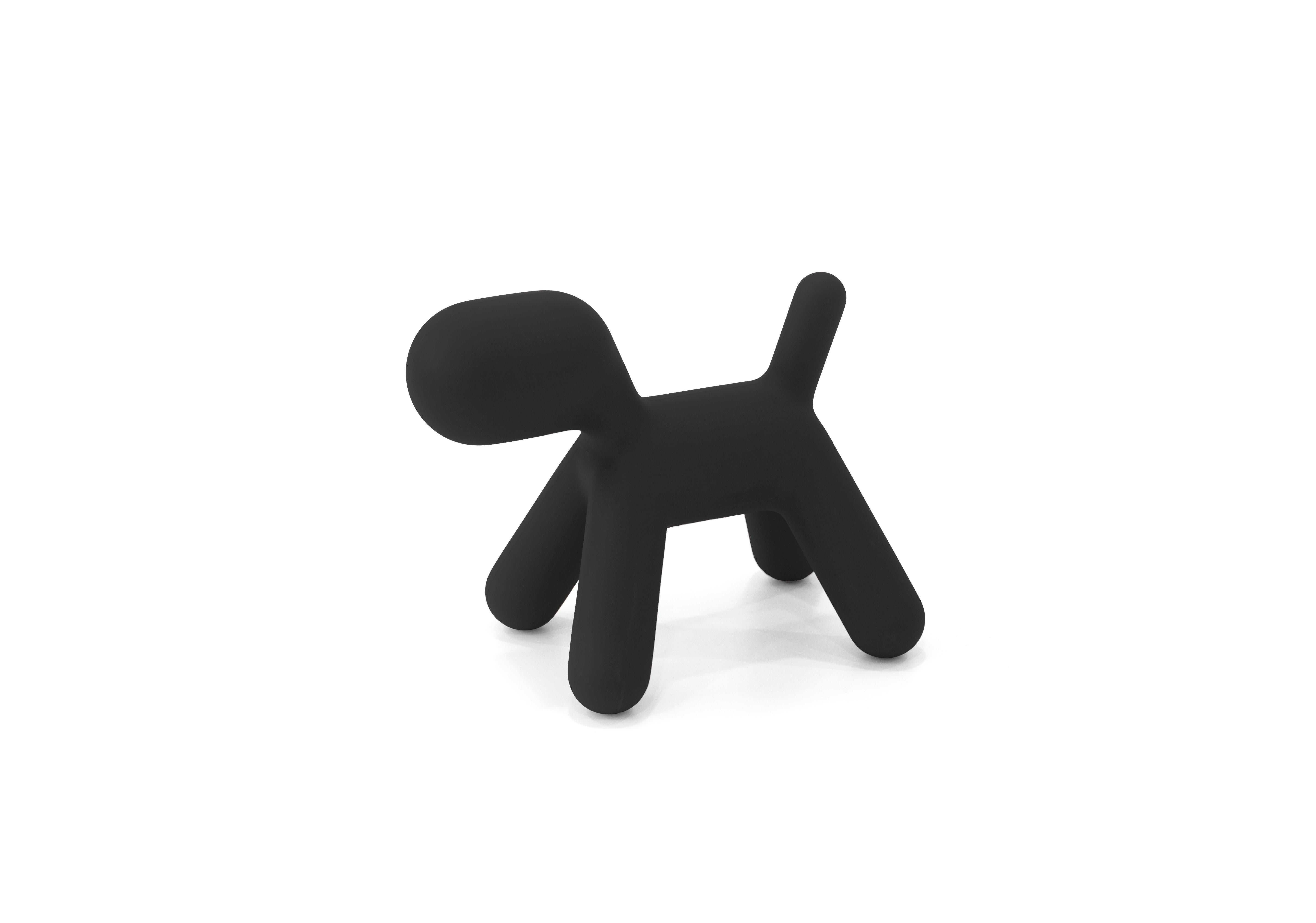 Creato da Eero Aarnio, maestro della cultura del design scandinavo e innovatore sulla scena internazionale fin dagli anni Sessanta, Puppy è un cagnolino immaginato dal grande designer, il cui obiettivo era quello di vedere attraverso gli occhi dei