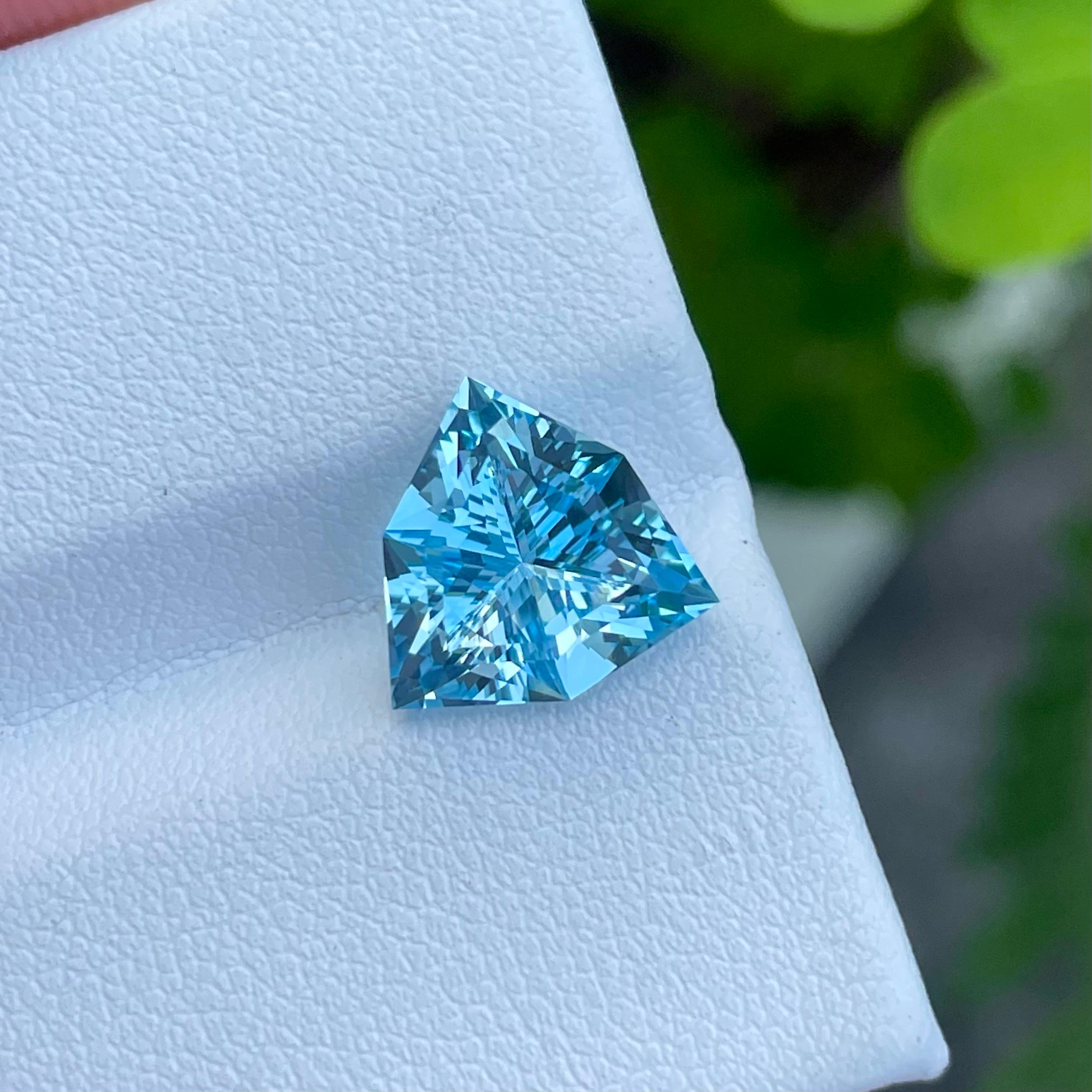 Weight 4.50 carats
Dimensions 11.2 x 11.1 x 6.4 mm
Treatment Heated 
Origin Madagascar 
Clarity Loupe Clean 
Shape Triangular 
Cut Trilliant 



Elevate your jewelry creations with the enchanting beauty of this Trilliant Cut Swiss Blue Topaz.