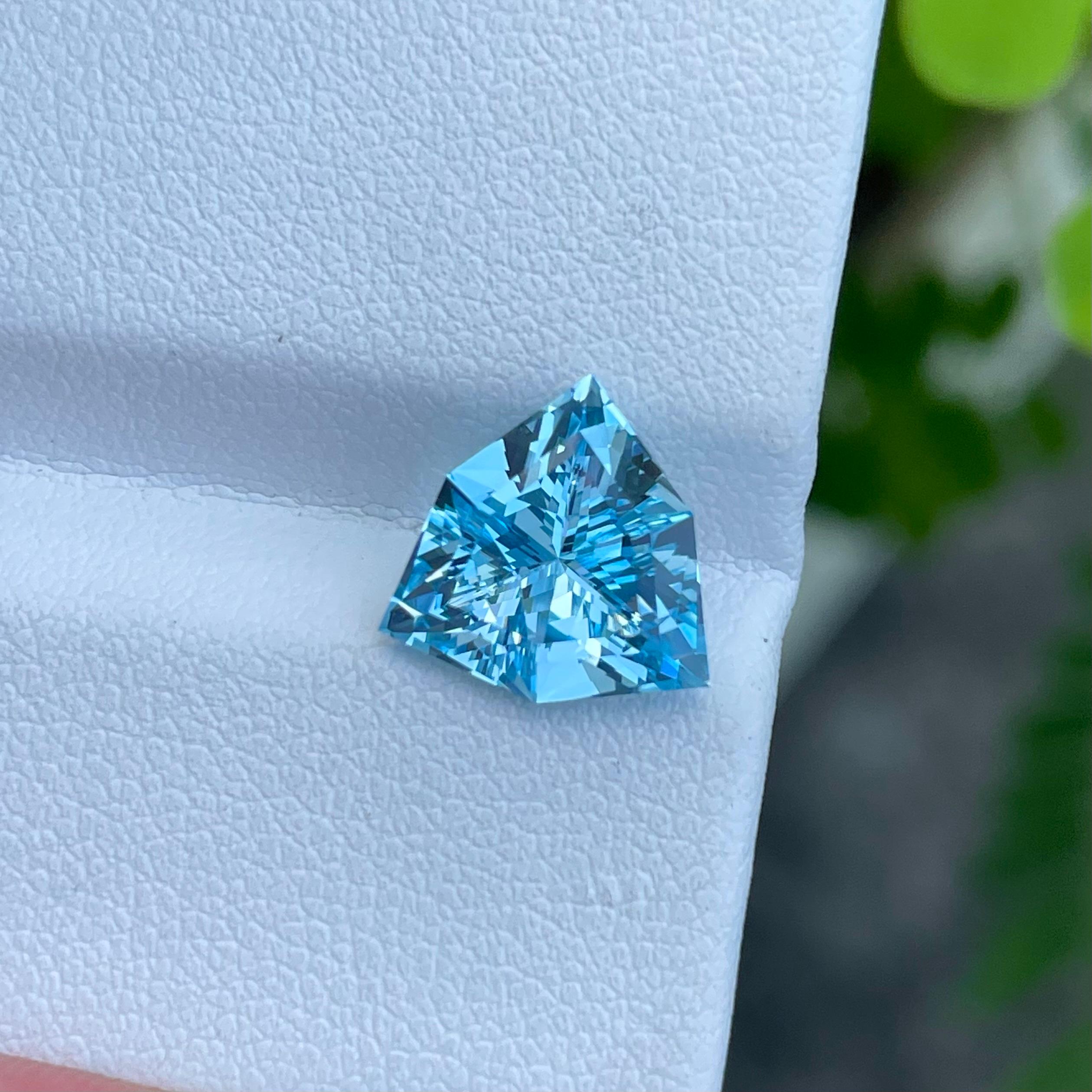 Modern Purchase Trilliant Cut Swiss Blue Topaz 4.50 carats Natural Madagascar's Gem For Sale