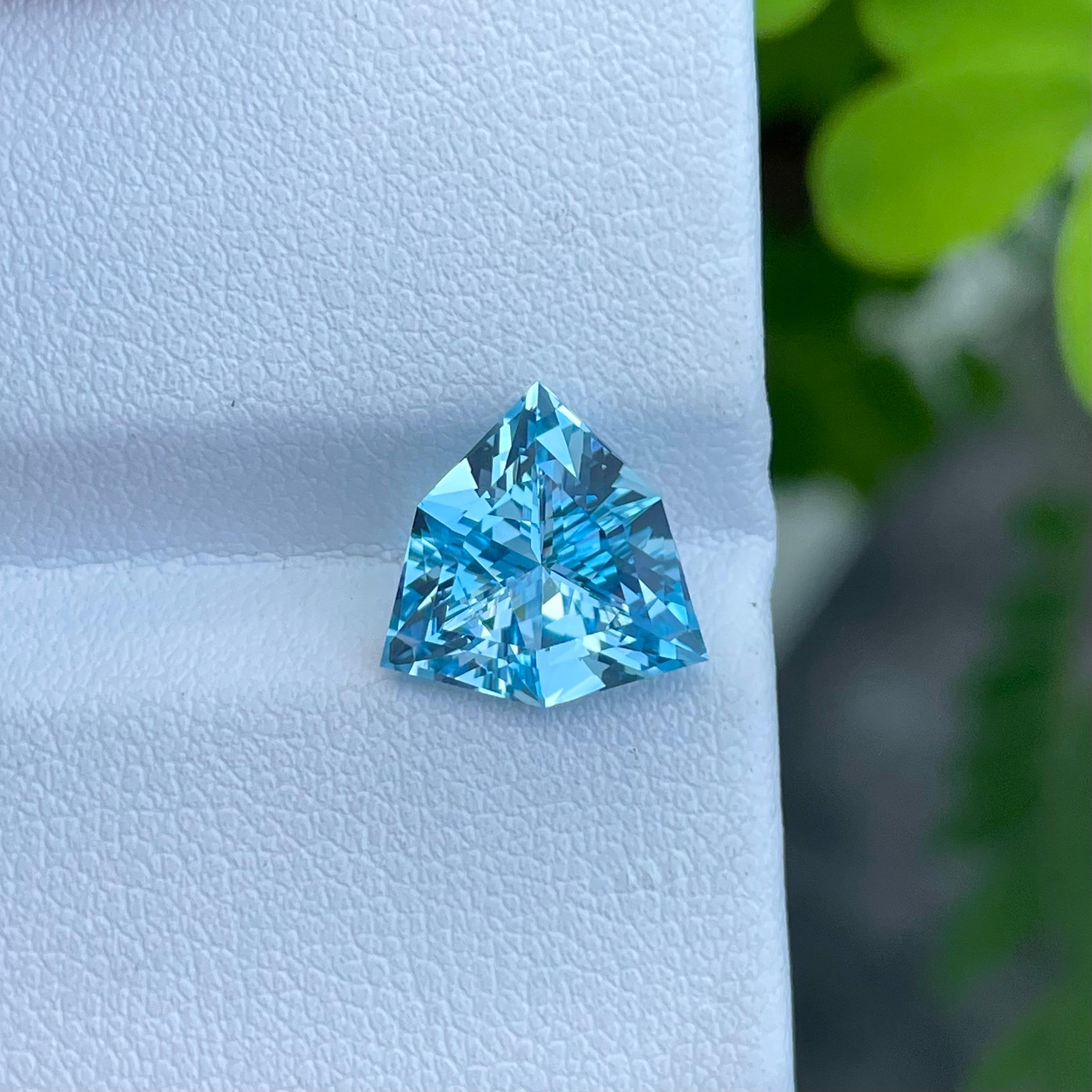 Trillion Cut Purchase Trilliant Cut Swiss Blue Topaz 4.50 carats Natural Madagascar's Gem For Sale