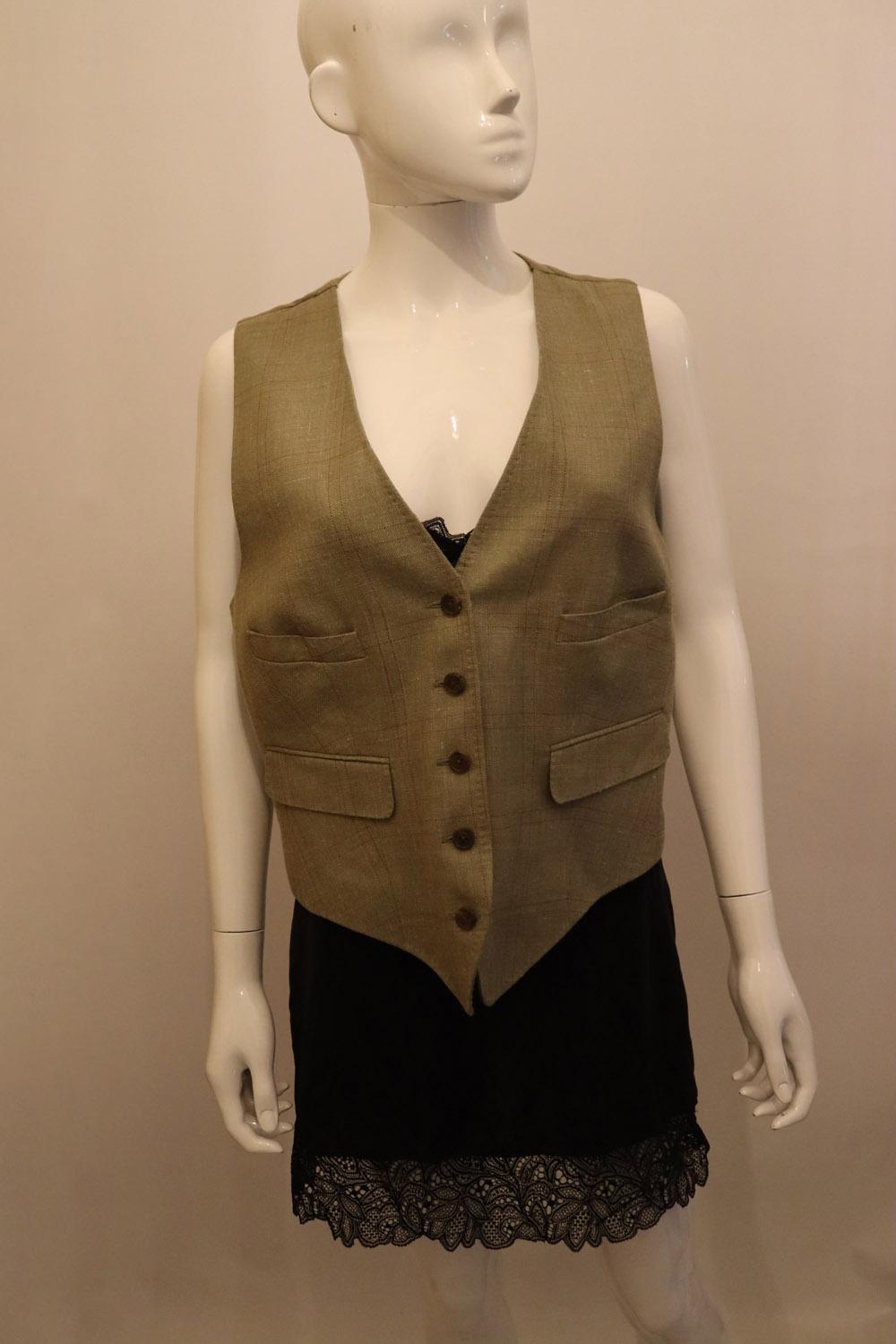 Purdey Wool Waistcoat in Sage Green In Good Condition For Sale In London, GB