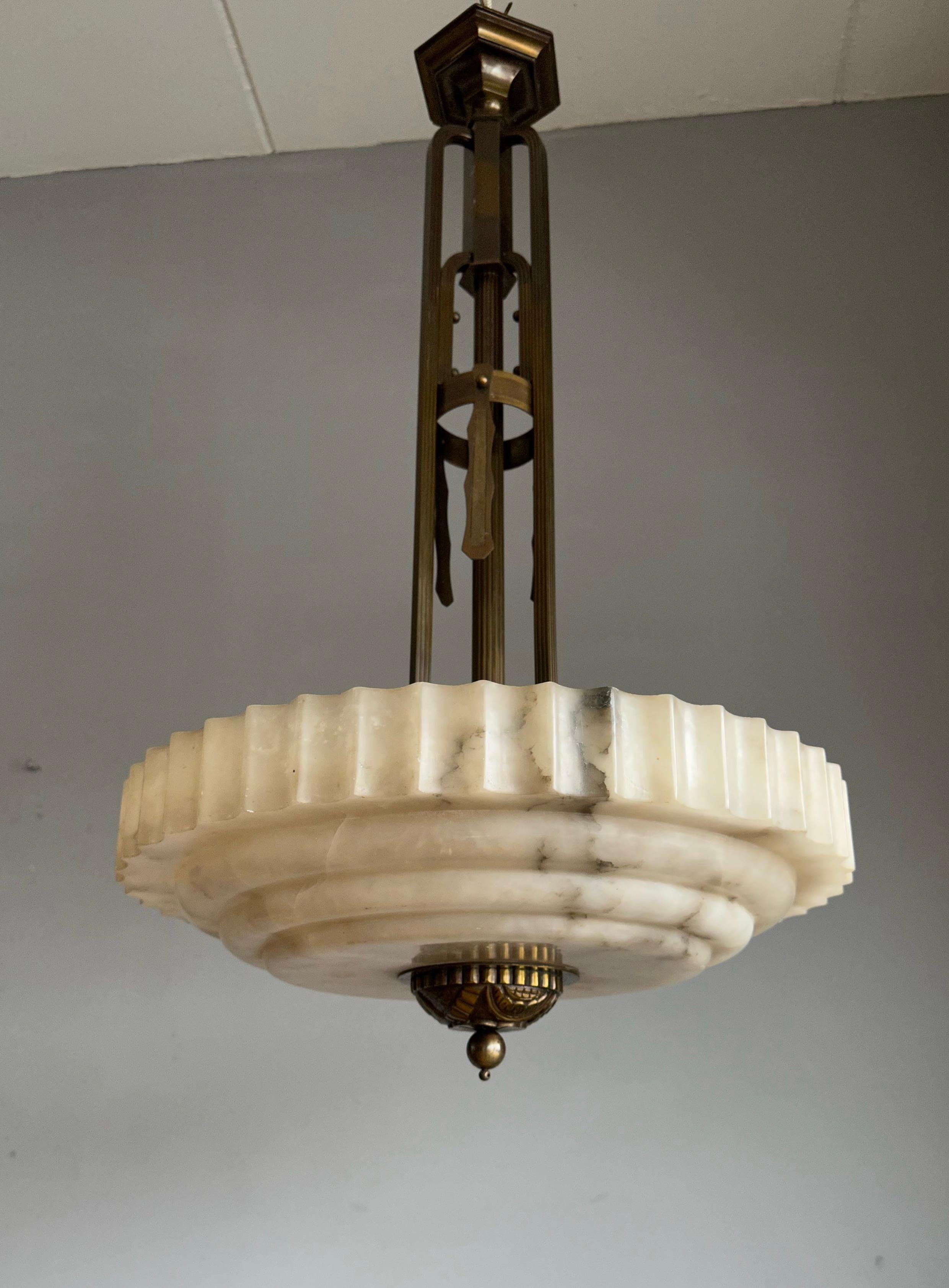 Pure Art Deco Alabaster Pendant Light with Unique Bronze Hanging and Canopy For Sale 4