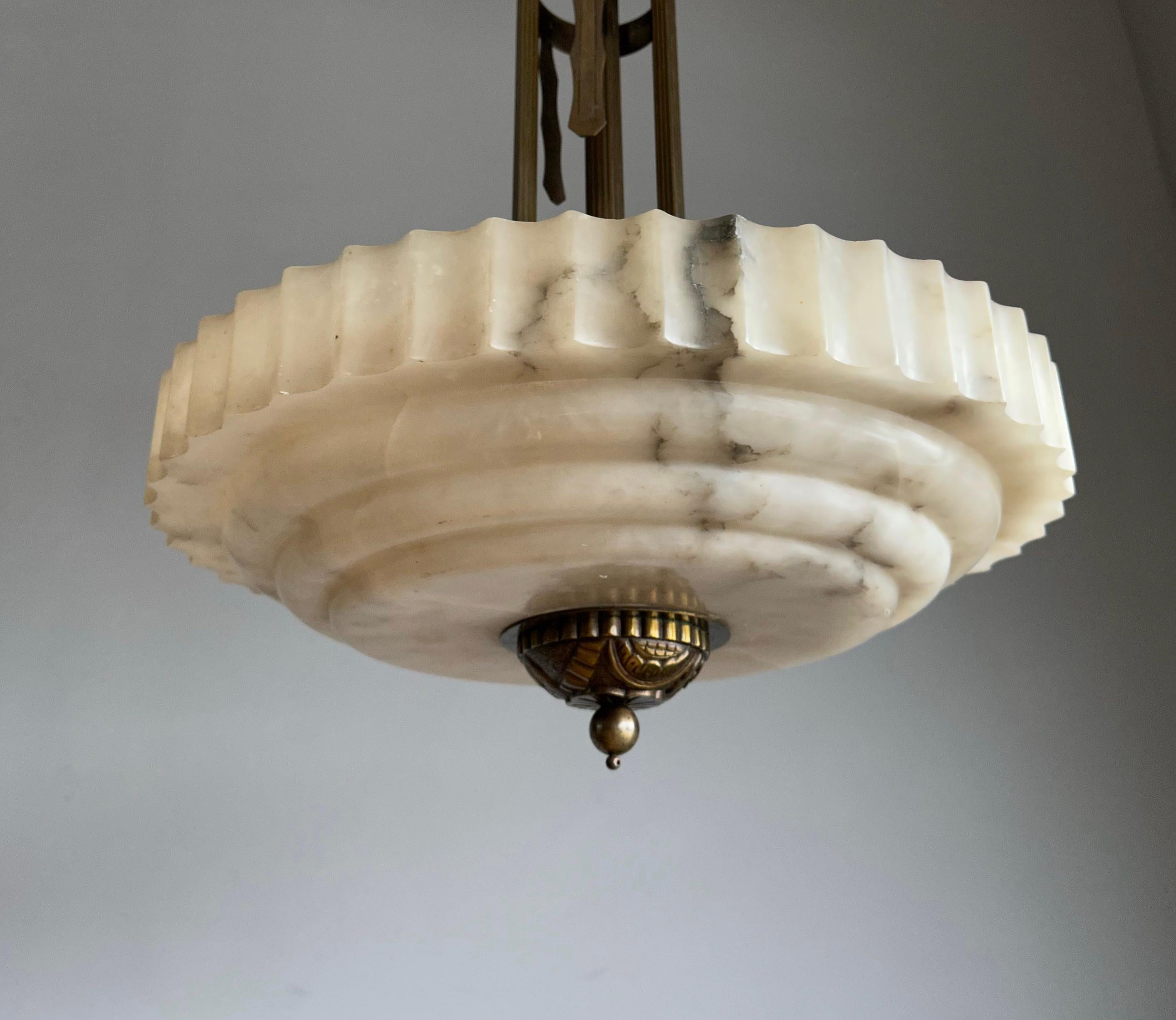 Pure Art Deco Alabaster Pendant Light with Unique Bronze Hanging and Canopy For Sale 5