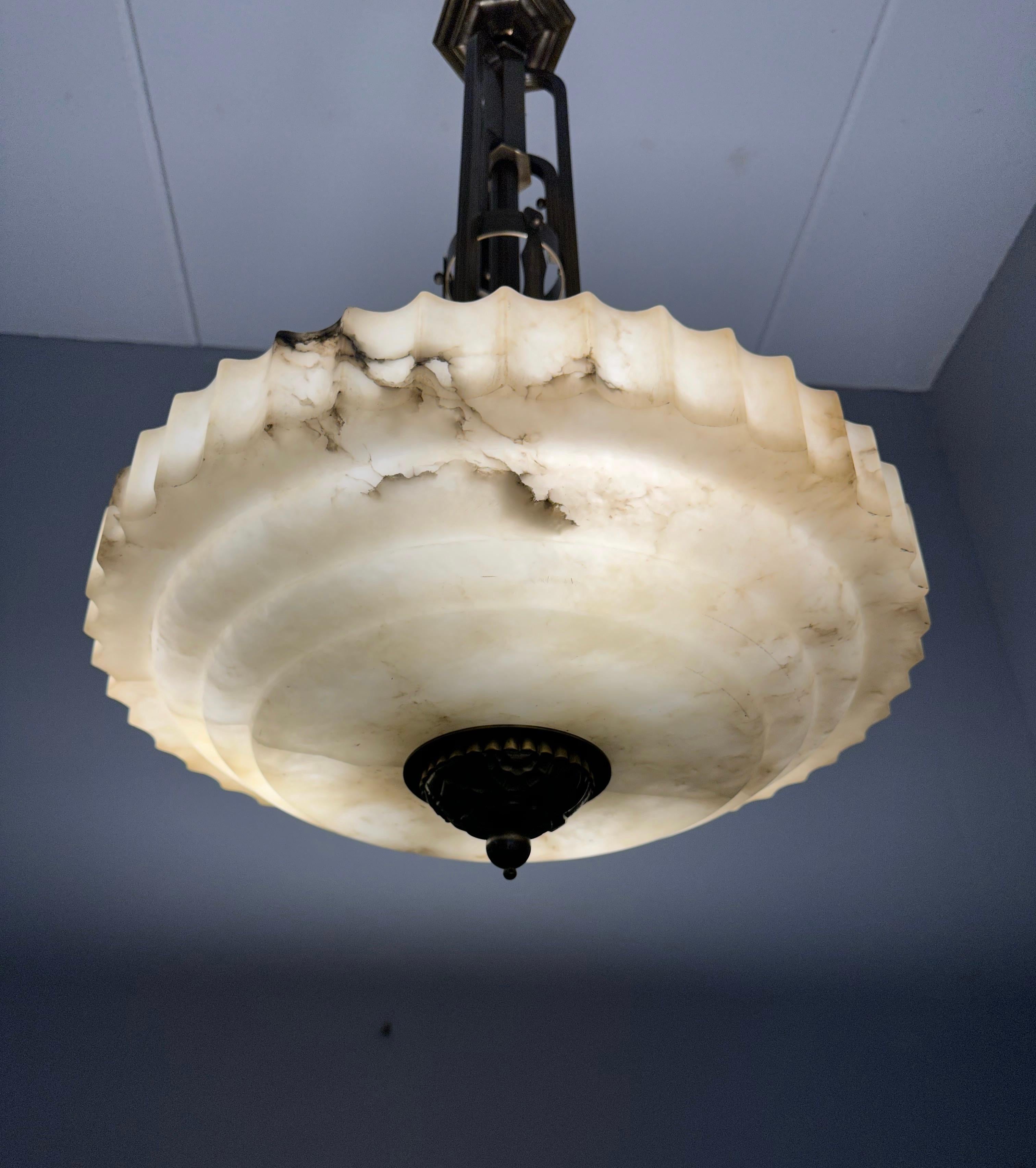 Pure Art Deco Alabaster Pendant Light with Unique Bronze Hanging and Canopy For Sale 6