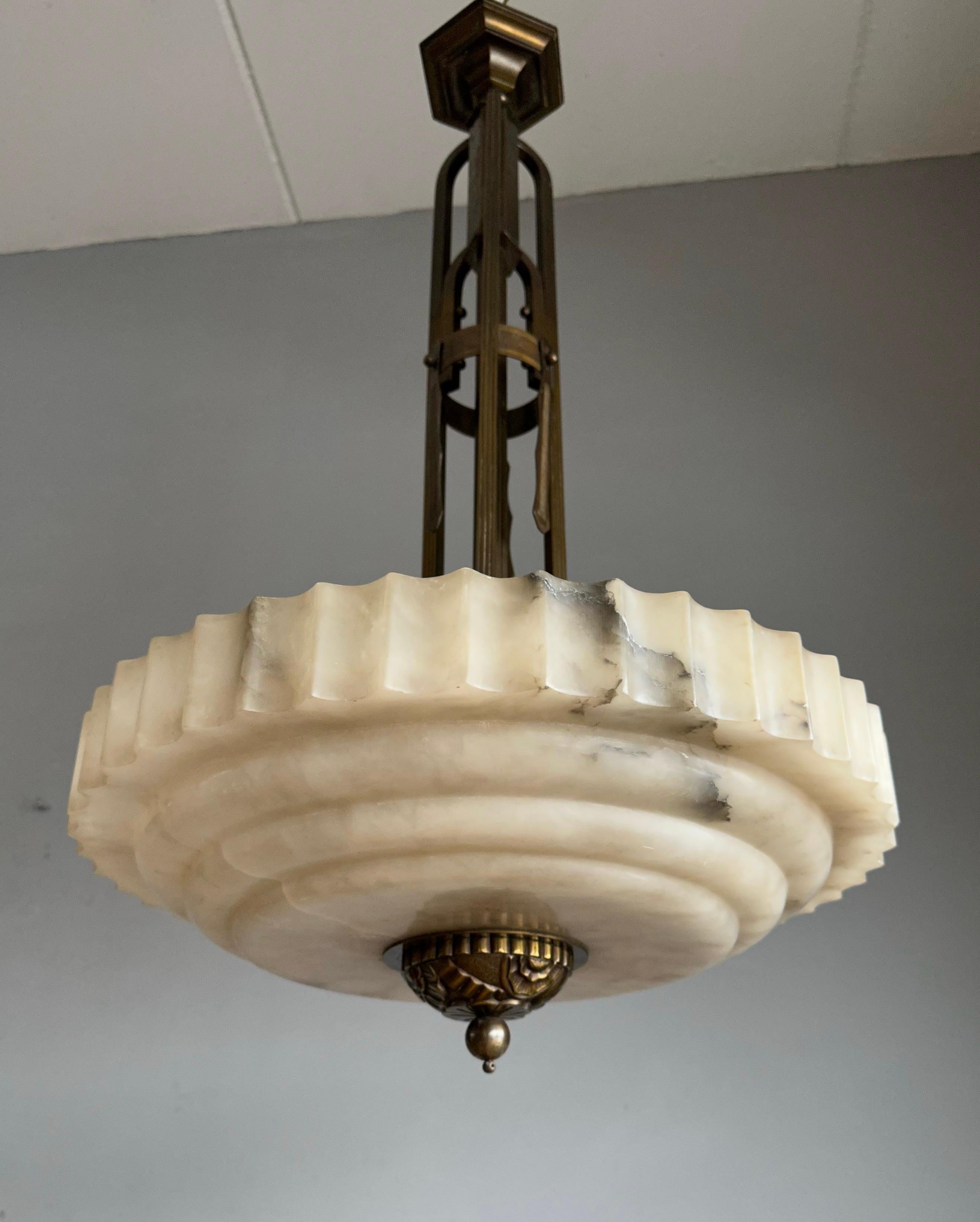 Pure Art Deco Alabaster Pendant Light with Unique Bronze Hanging and Canopy For Sale 7