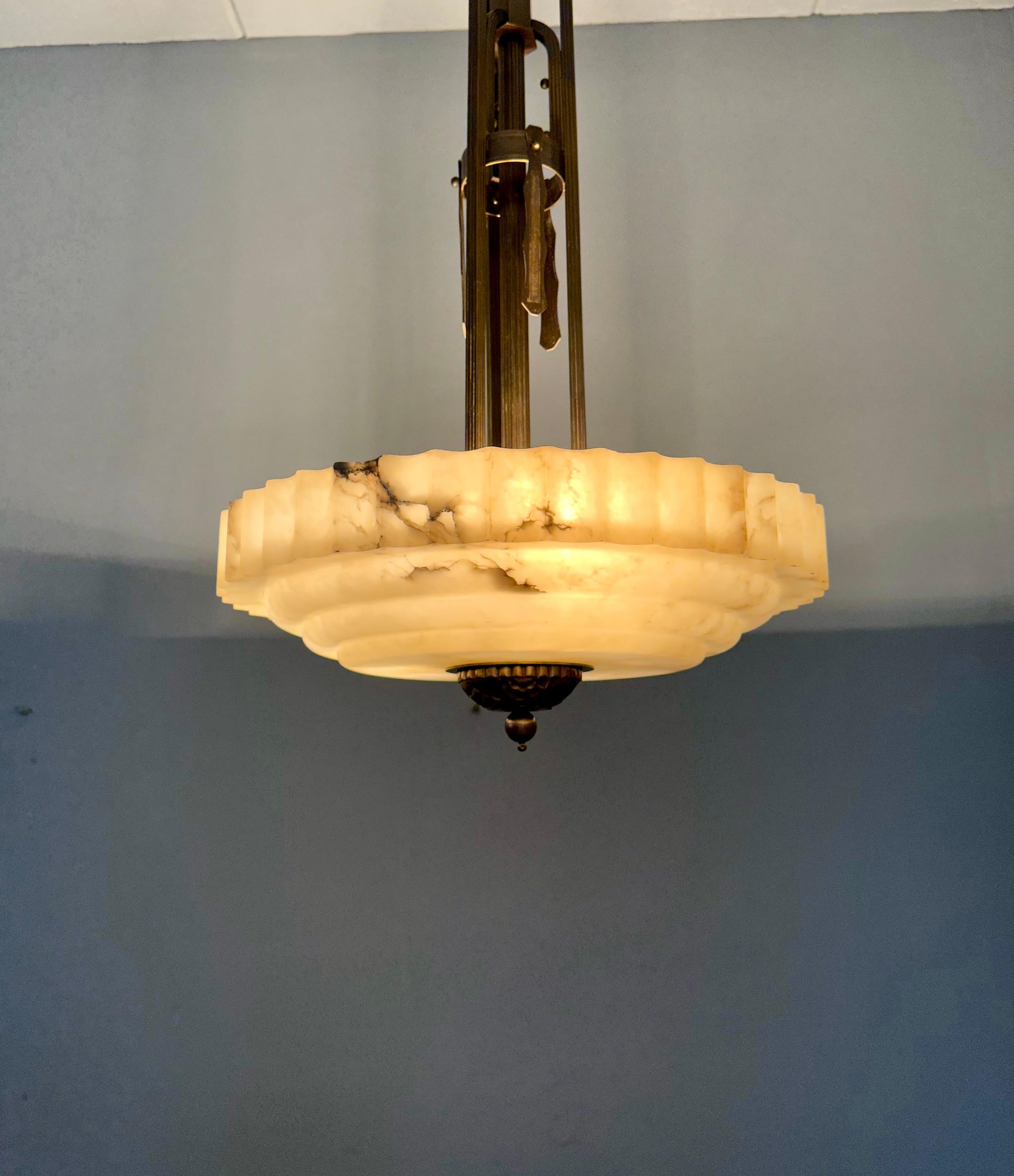 Pure Art Deco Alabaster Pendant Light with Unique Bronze Hanging and Canopy For Sale 9