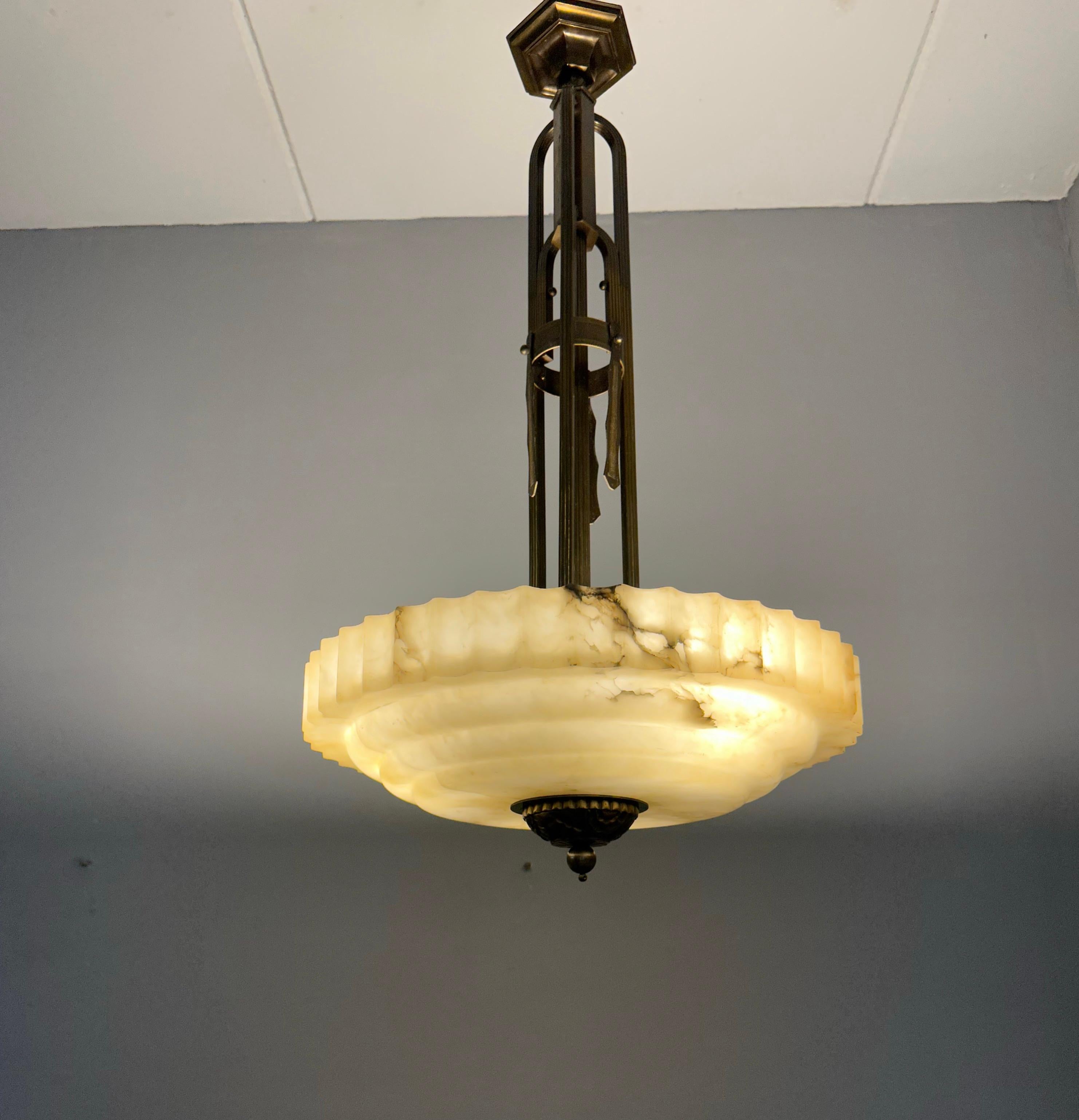 Pure Art Deco Alabaster Pendant Light with Unique Bronze Hanging and Canopy For Sale 10