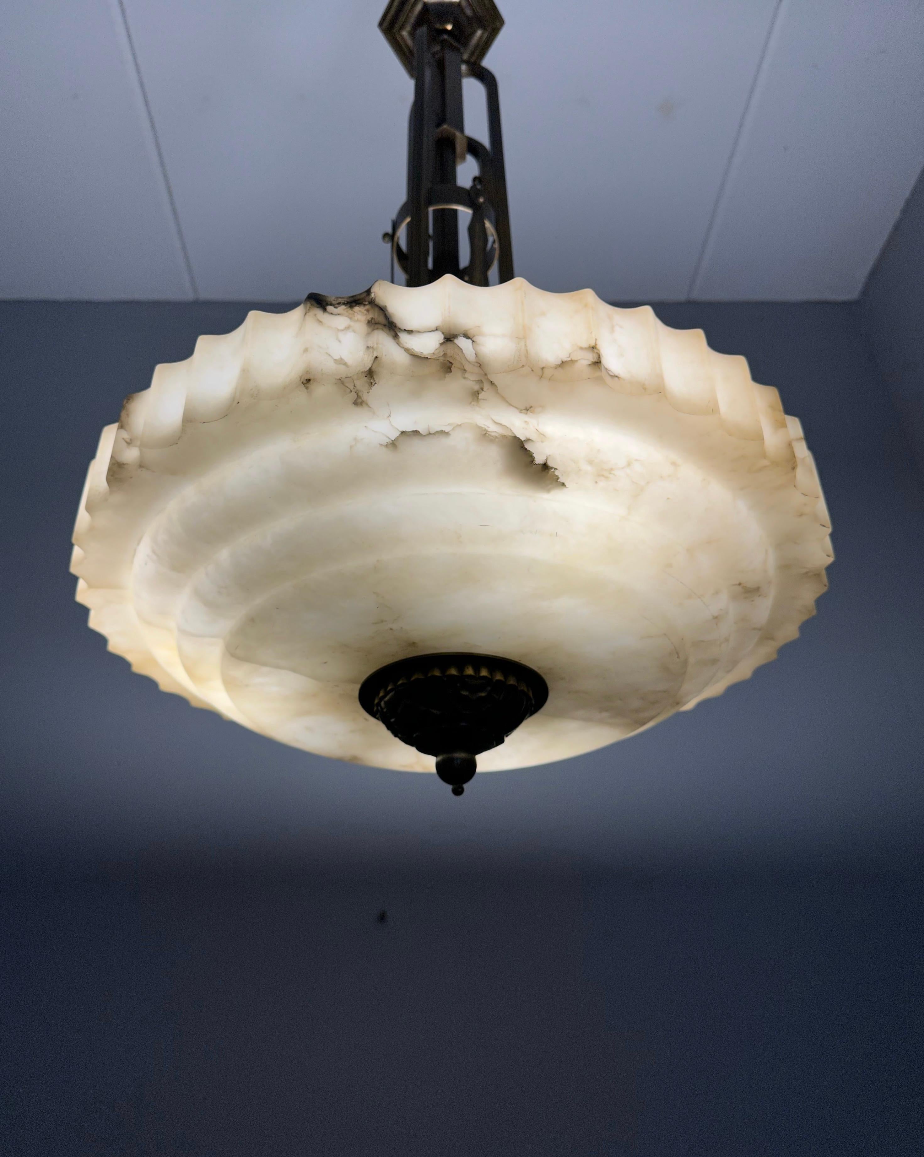 Pure Art Deco Alabaster Pendant Light with Unique Bronze Hanging and Canopy For Sale 11
