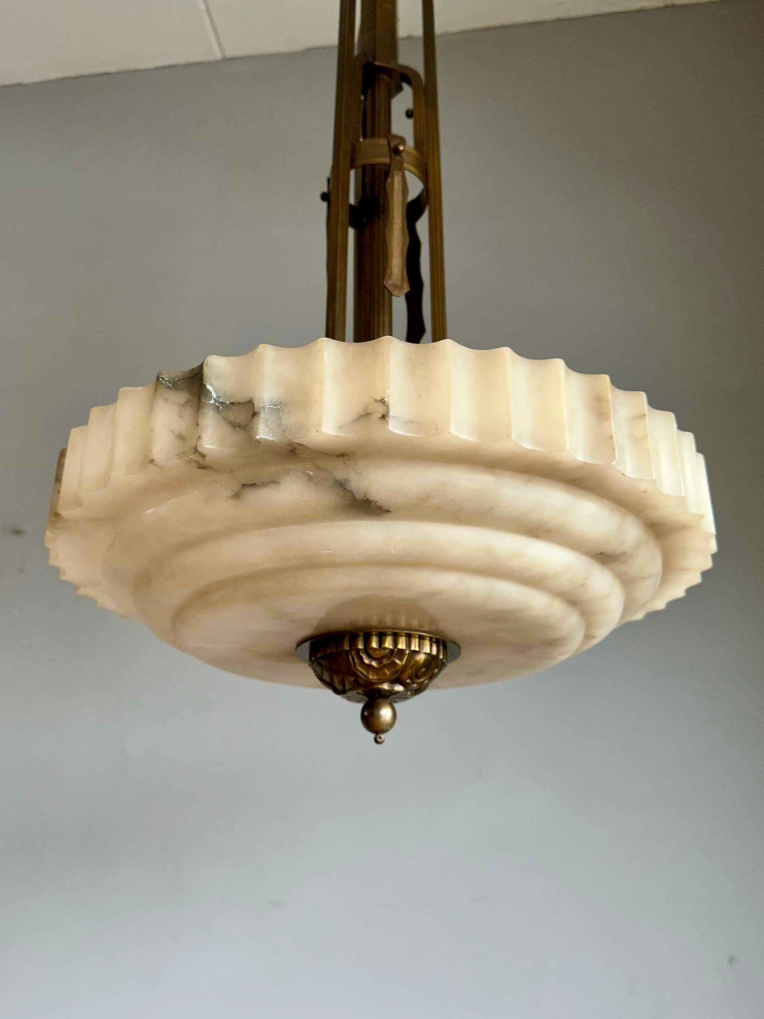 Pure Art Deco Alabaster Pendant Light with Unique Bronze Hanging and Canopy For Sale 12
