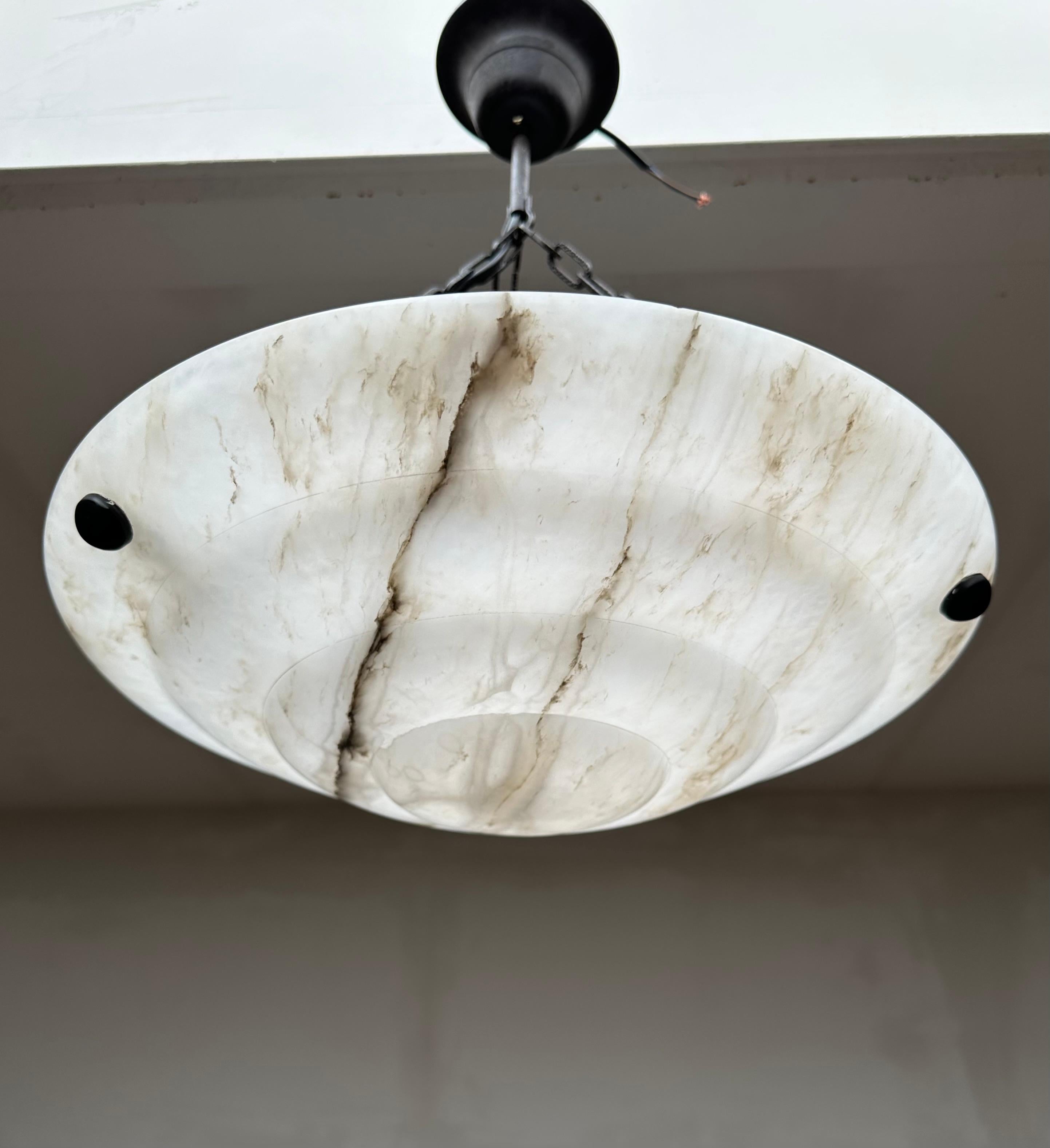 Pure Art Deco and Mint Condition White & Black Layered Alabaster Pendant Light For Sale 4