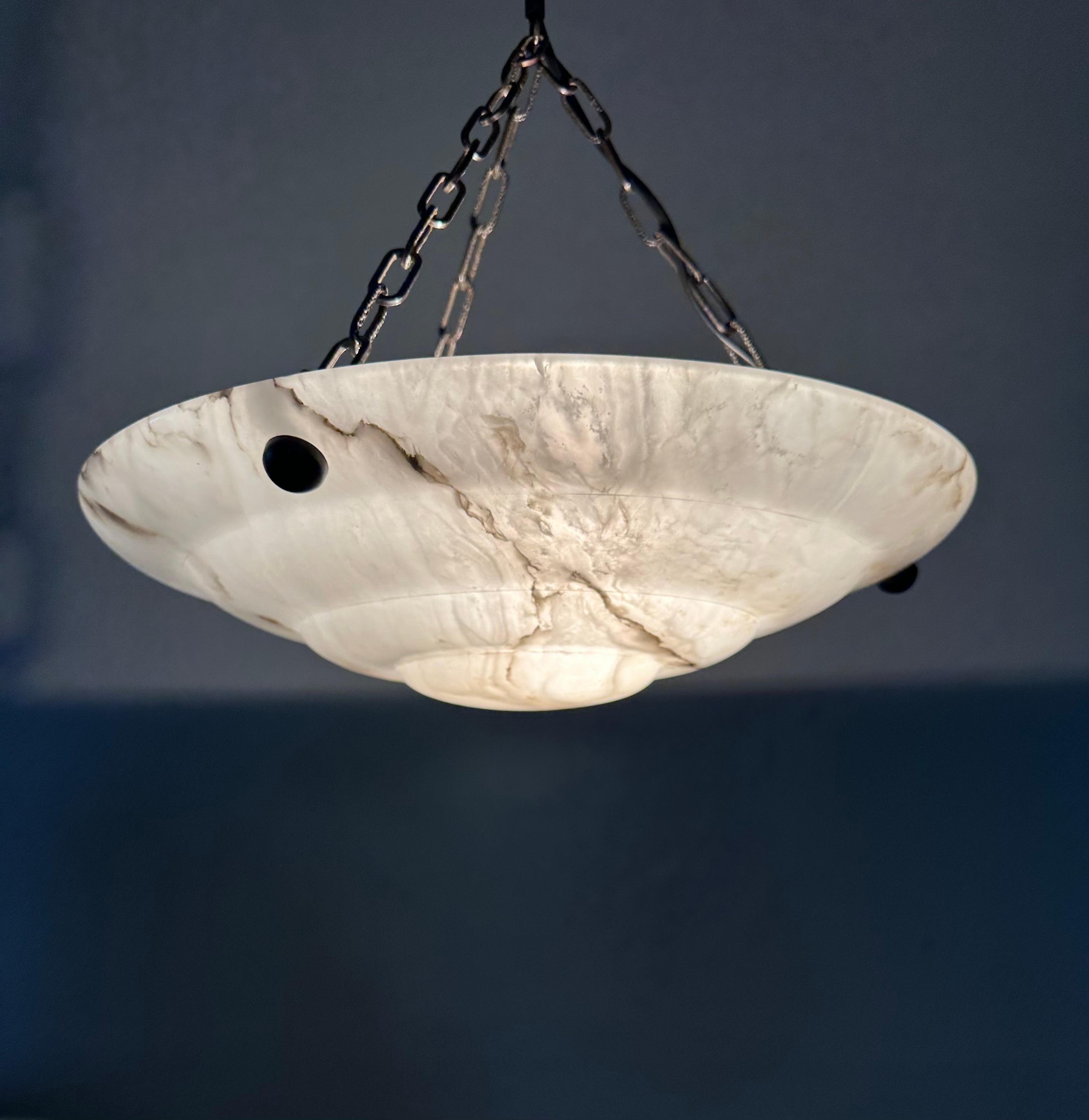 20th Century Pure Art Deco and Mint Condition White & Black Layered Alabaster Pendant Light For Sale