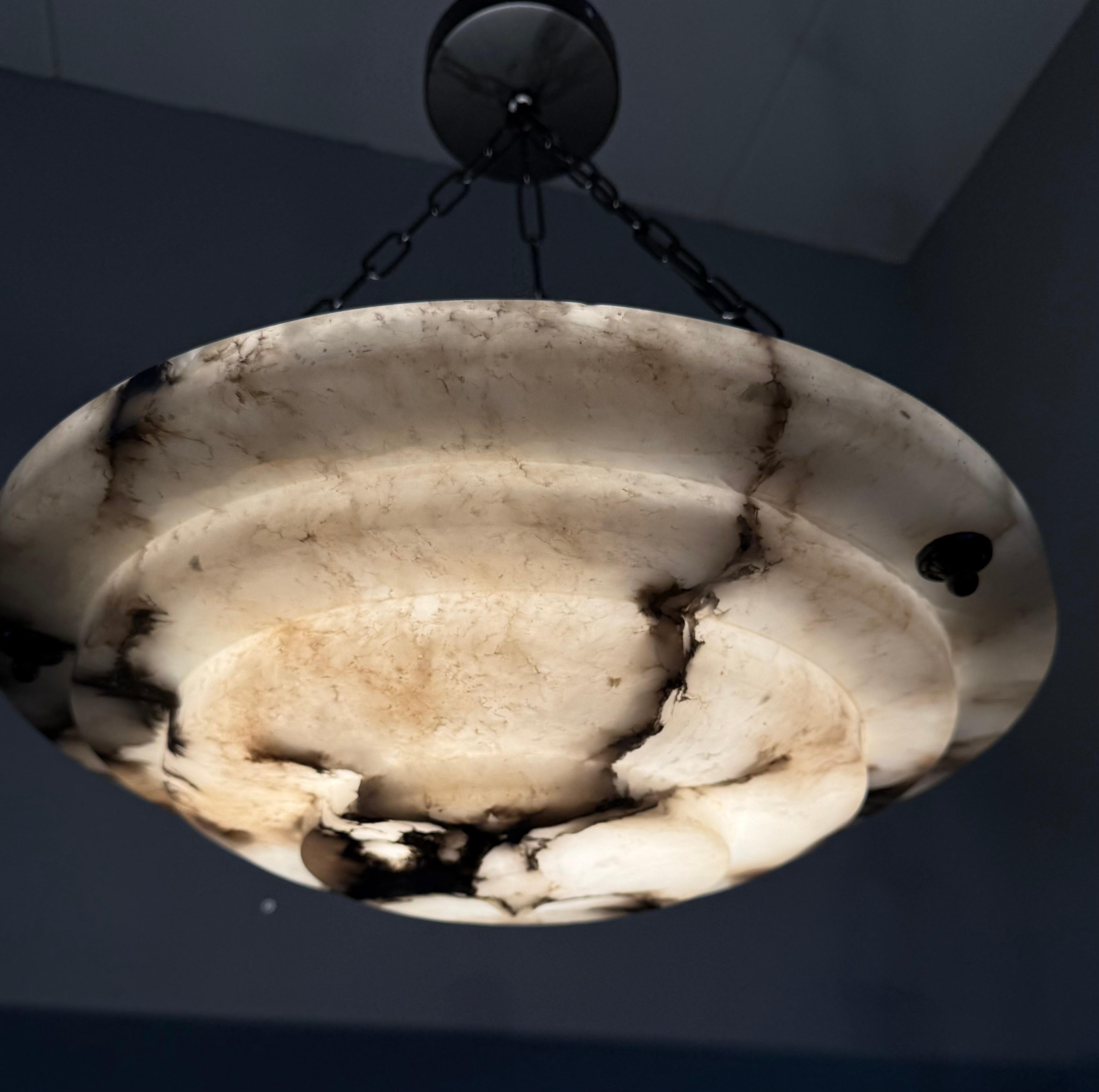 Pura Art Deco e dimensioni perfette, plafoniera / pendente in alabastro a più strati in vendita 2