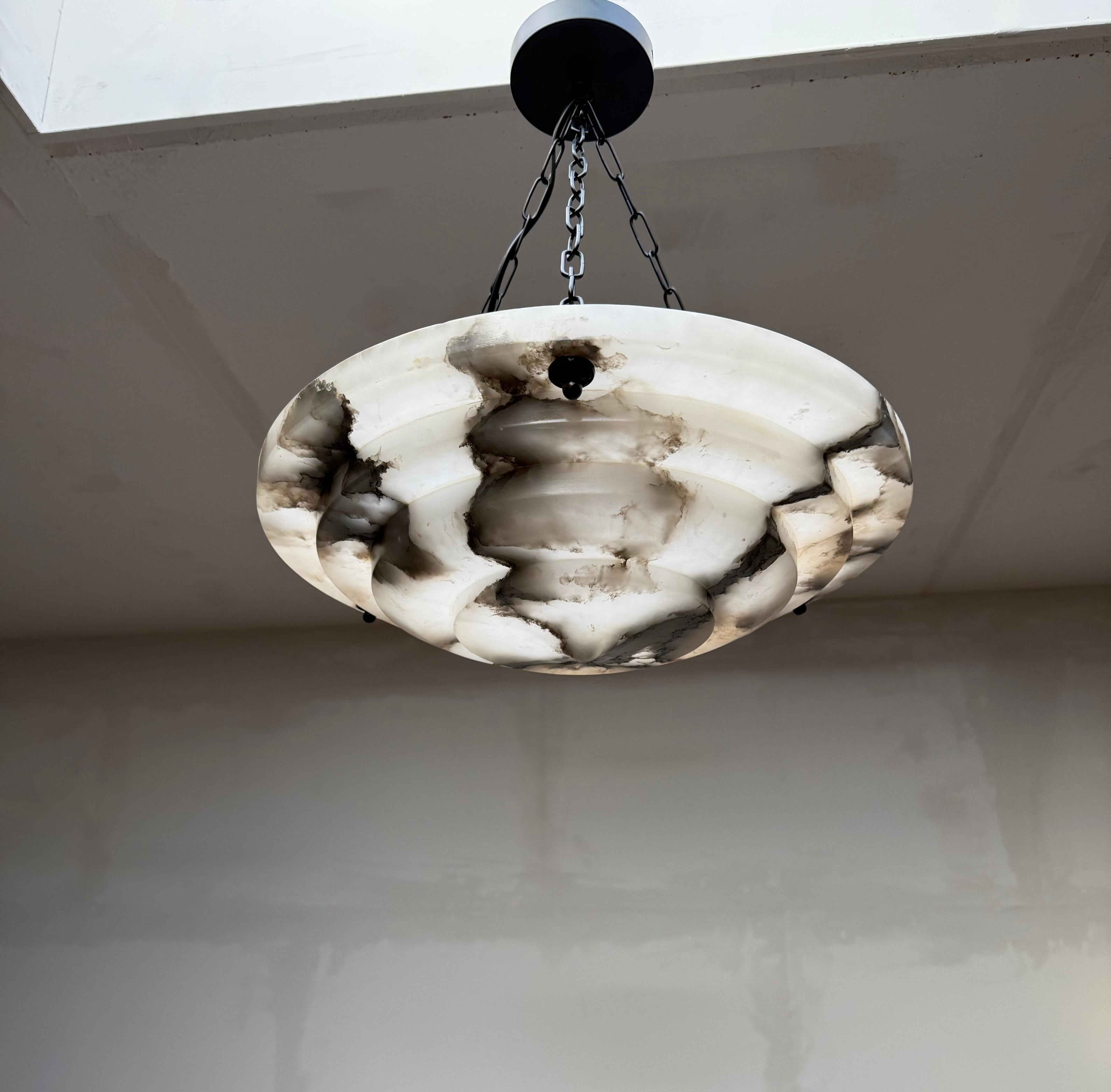 Pura Art Deco e dimensioni perfette, plafoniera / pendente in alabastro a più strati in vendita 6