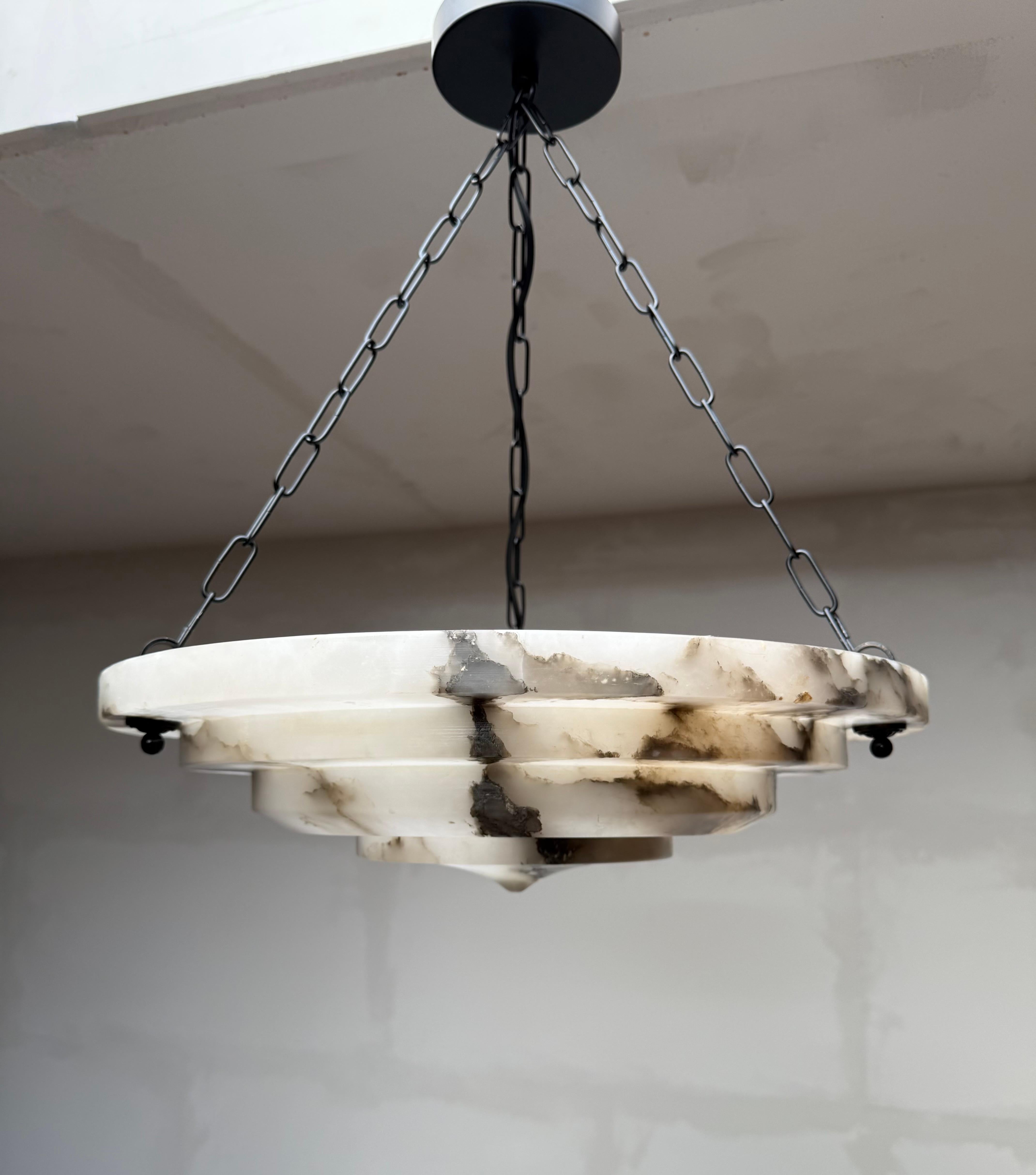 Pura Art Deco e dimensioni perfette, plafoniera / pendente in alabastro a più strati in vendita 9