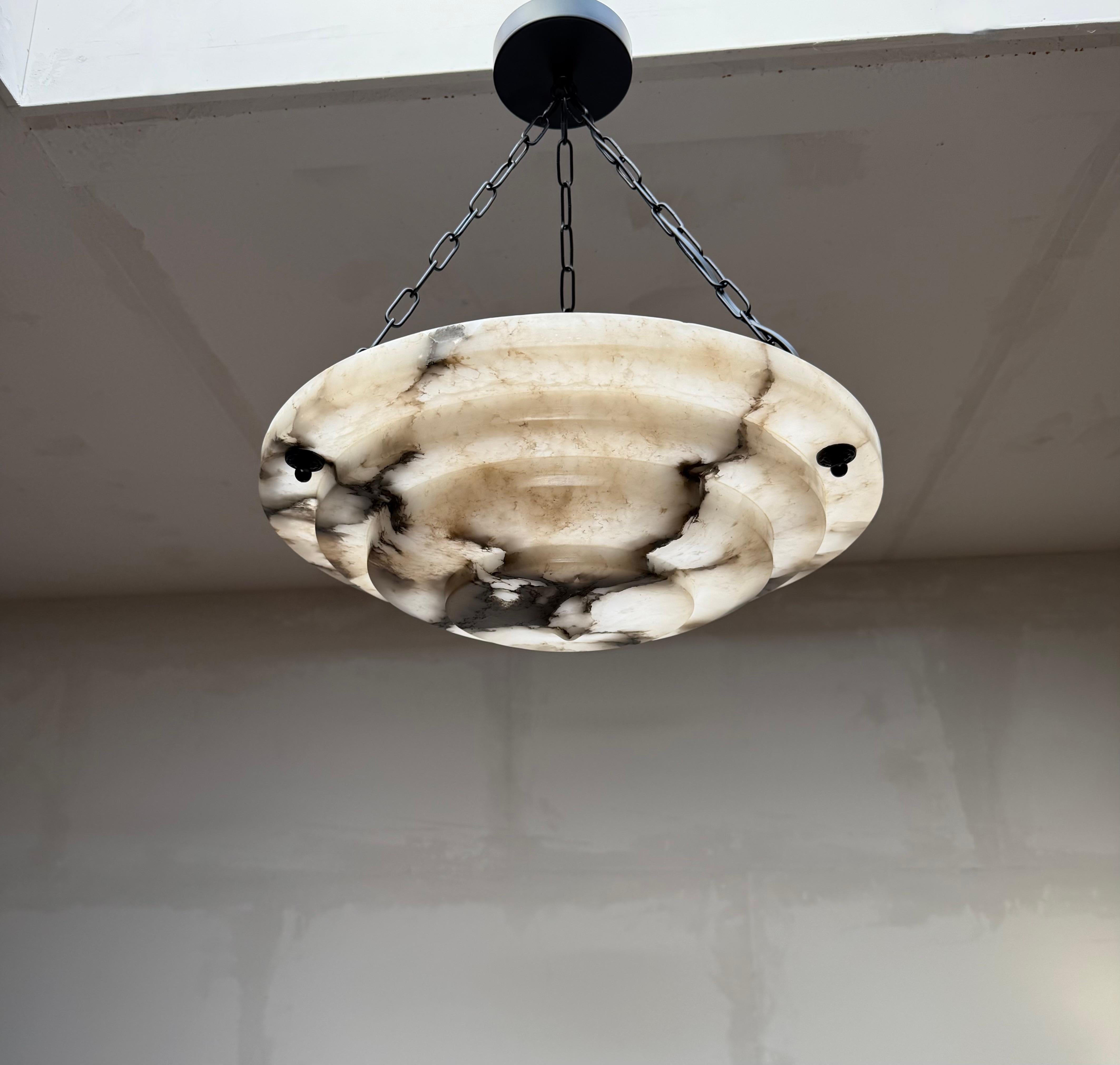 Pura Art Deco e dimensioni perfette, plafoniera / pendente in alabastro a più strati in vendita 11