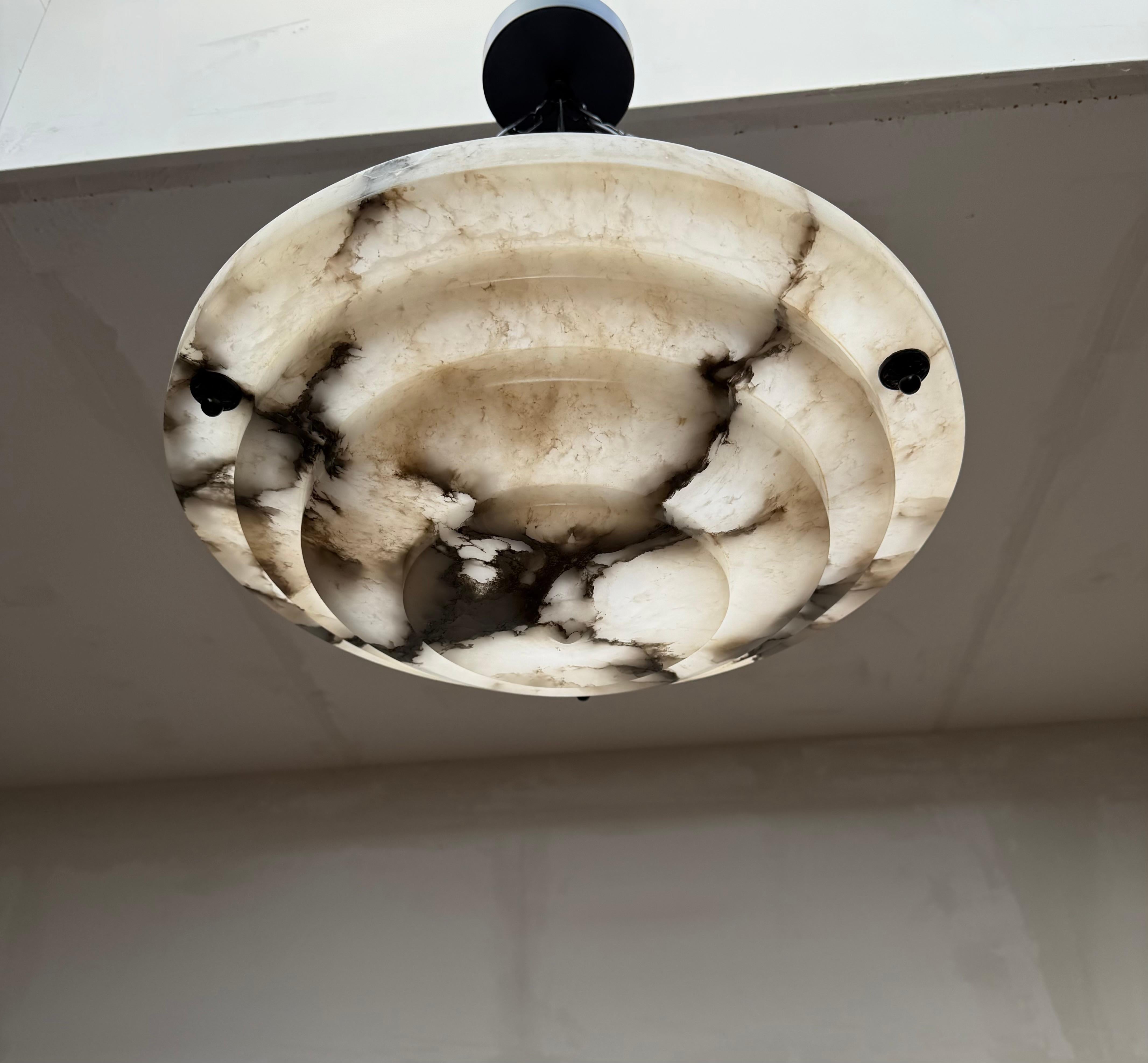 Pura Art Deco e dimensioni perfette, plafoniera / pendente in alabastro a più strati in vendita 12