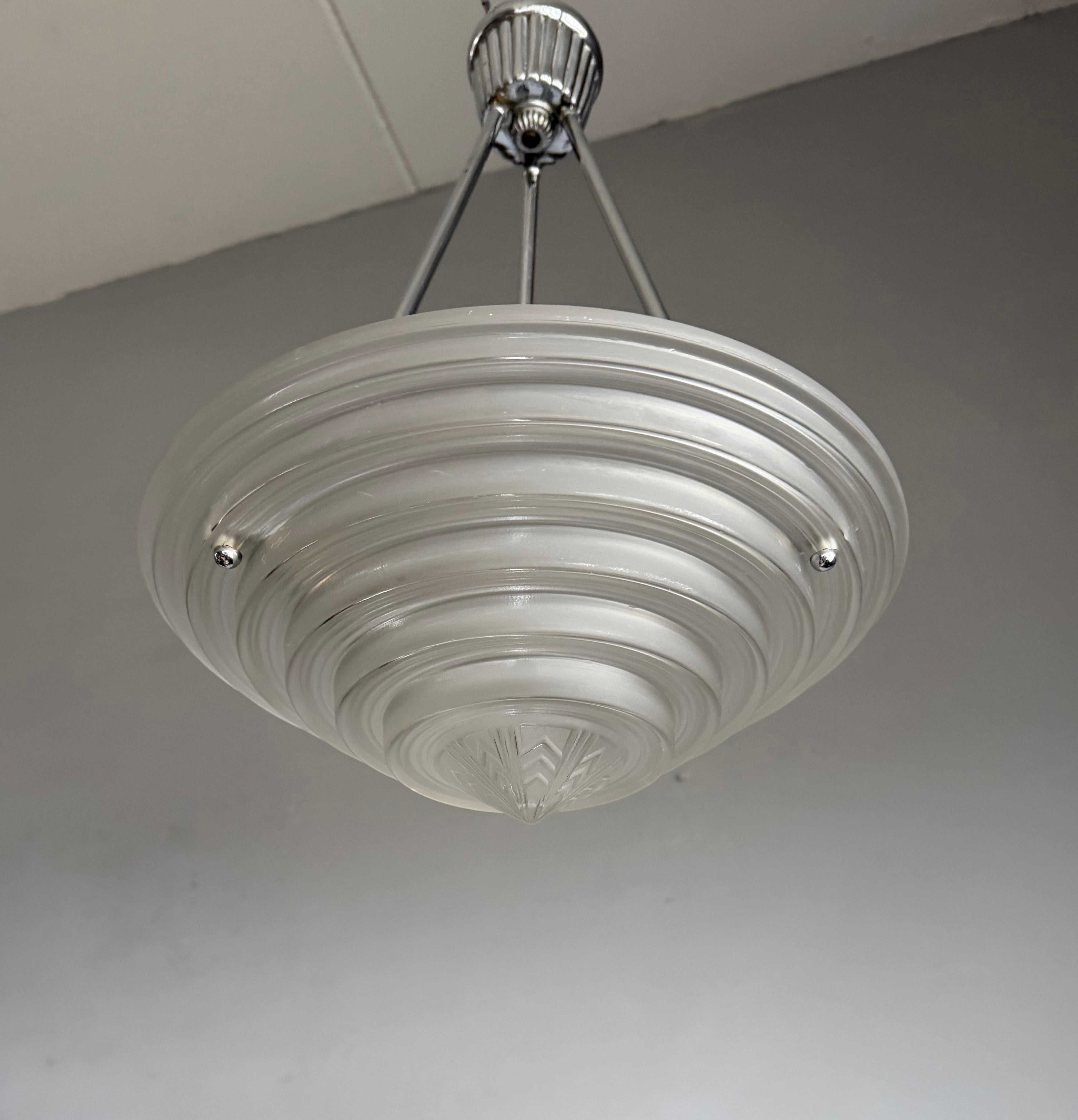 Pendentif en verre multicouche, signé G Leleu, de style Art Déco et de taille parfaite en vente 5