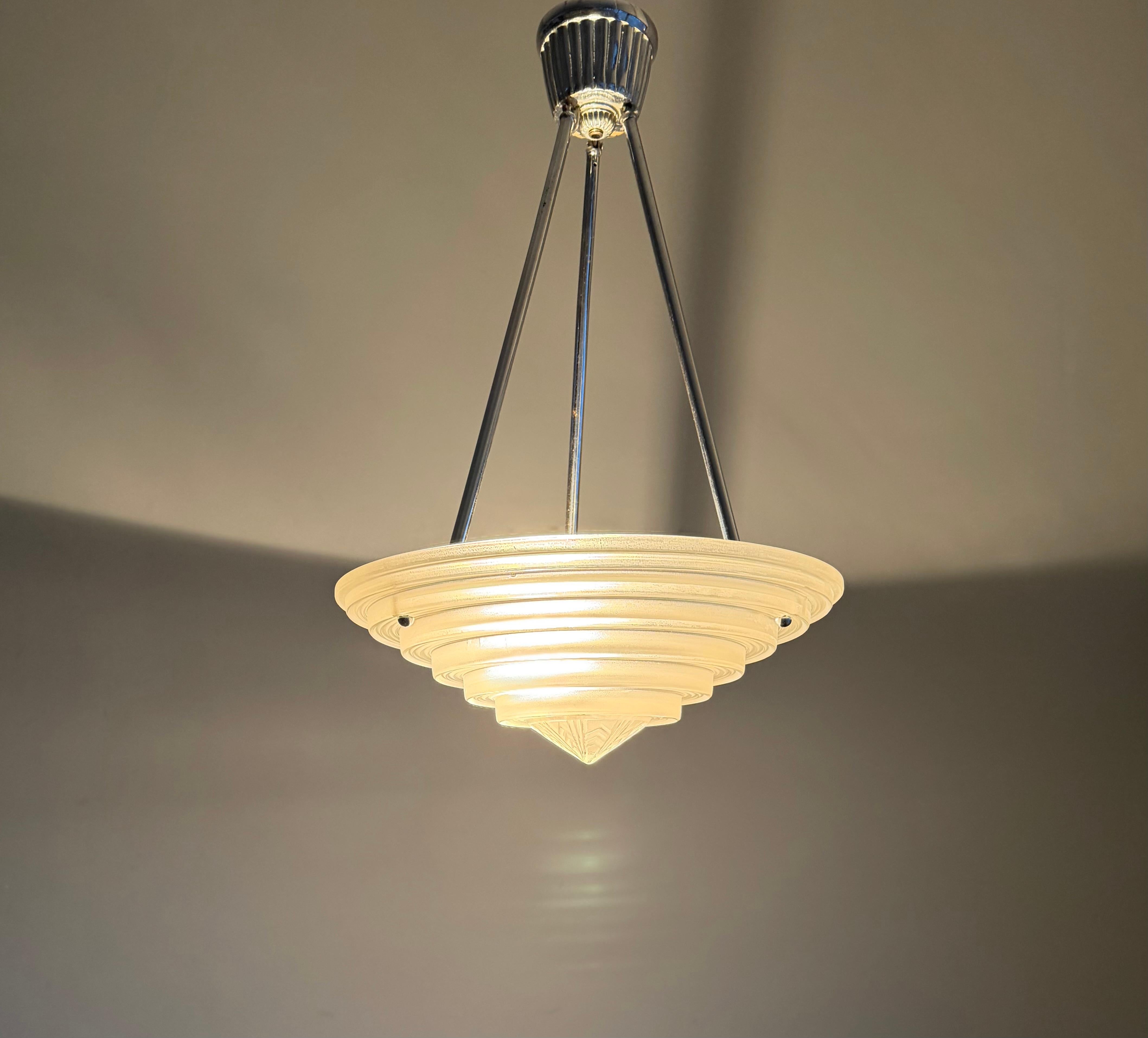 Pendentif en verre multicouche, signé G Leleu, de style Art Déco et de taille parfaite en vente 10