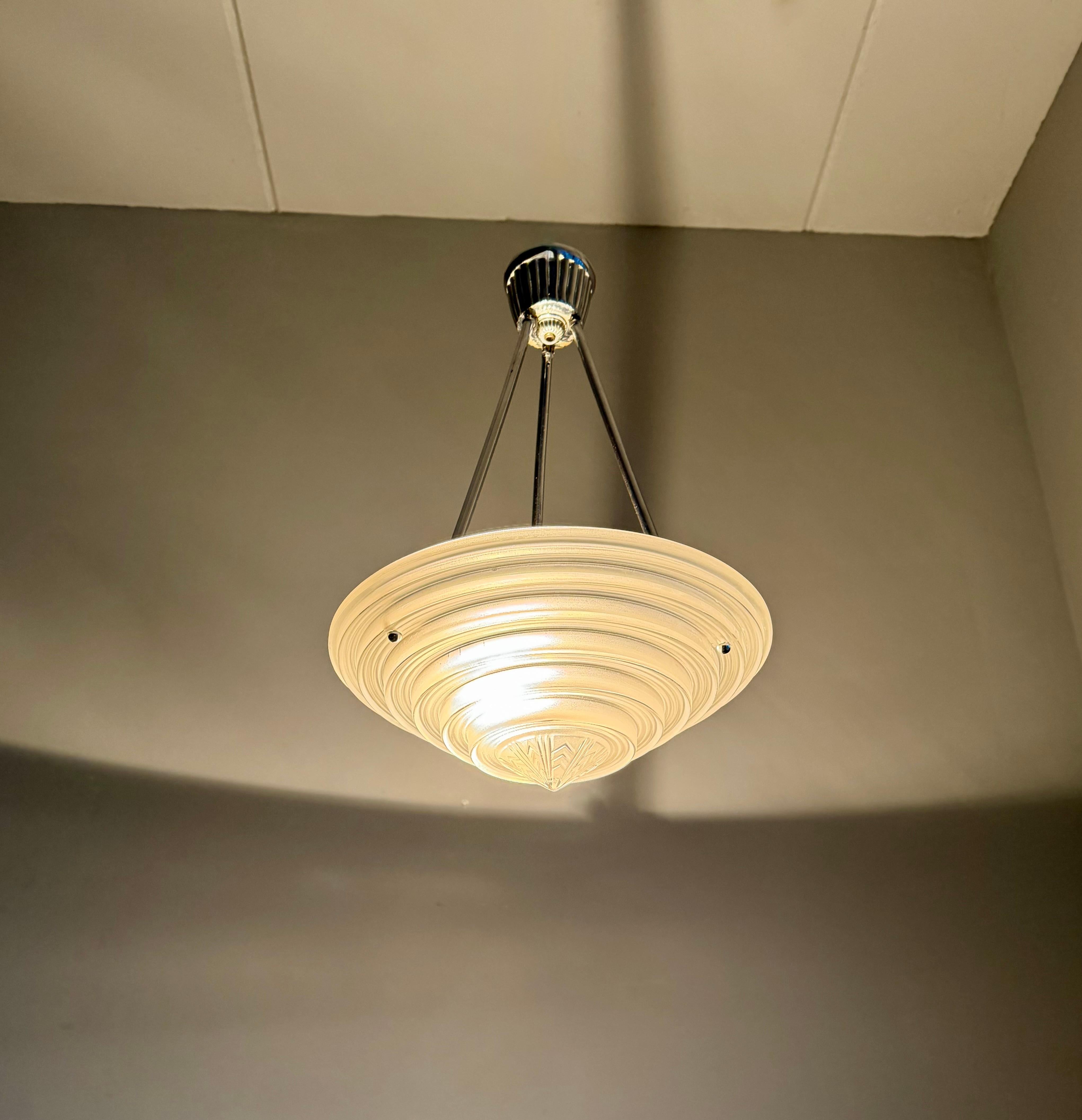 Pendentif en verre multicouche, signé G Leleu, de style Art Déco et de taille parfaite en vente 11