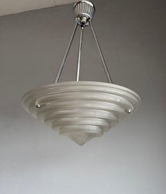 Pendentif en verre multicouche, signé G Leleu, de style Art Déco et de taille parfaite