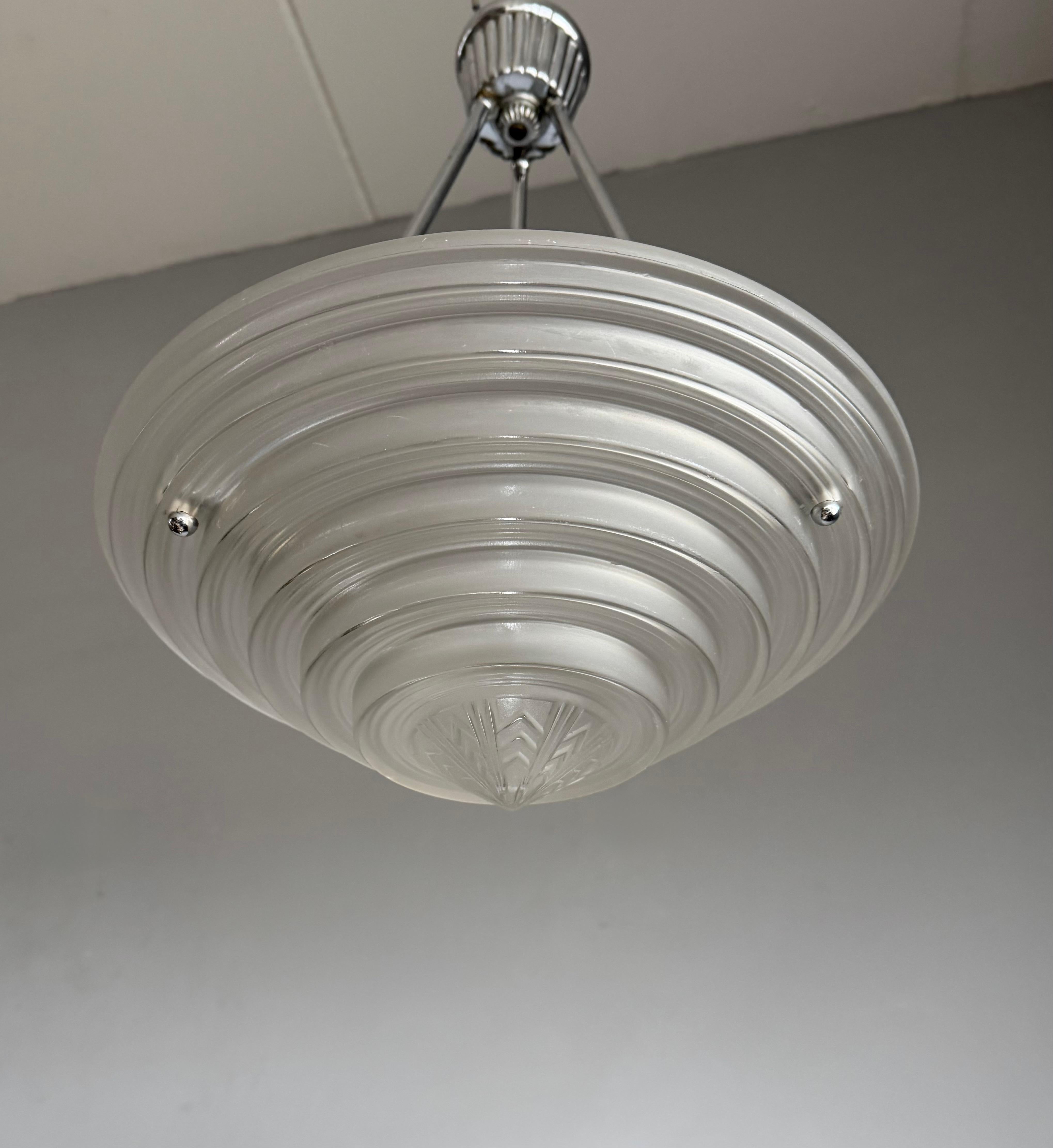 Moulage Pendentif en verre multicouche, signé G Leleu, de style Art Déco et de taille parfaite en vente