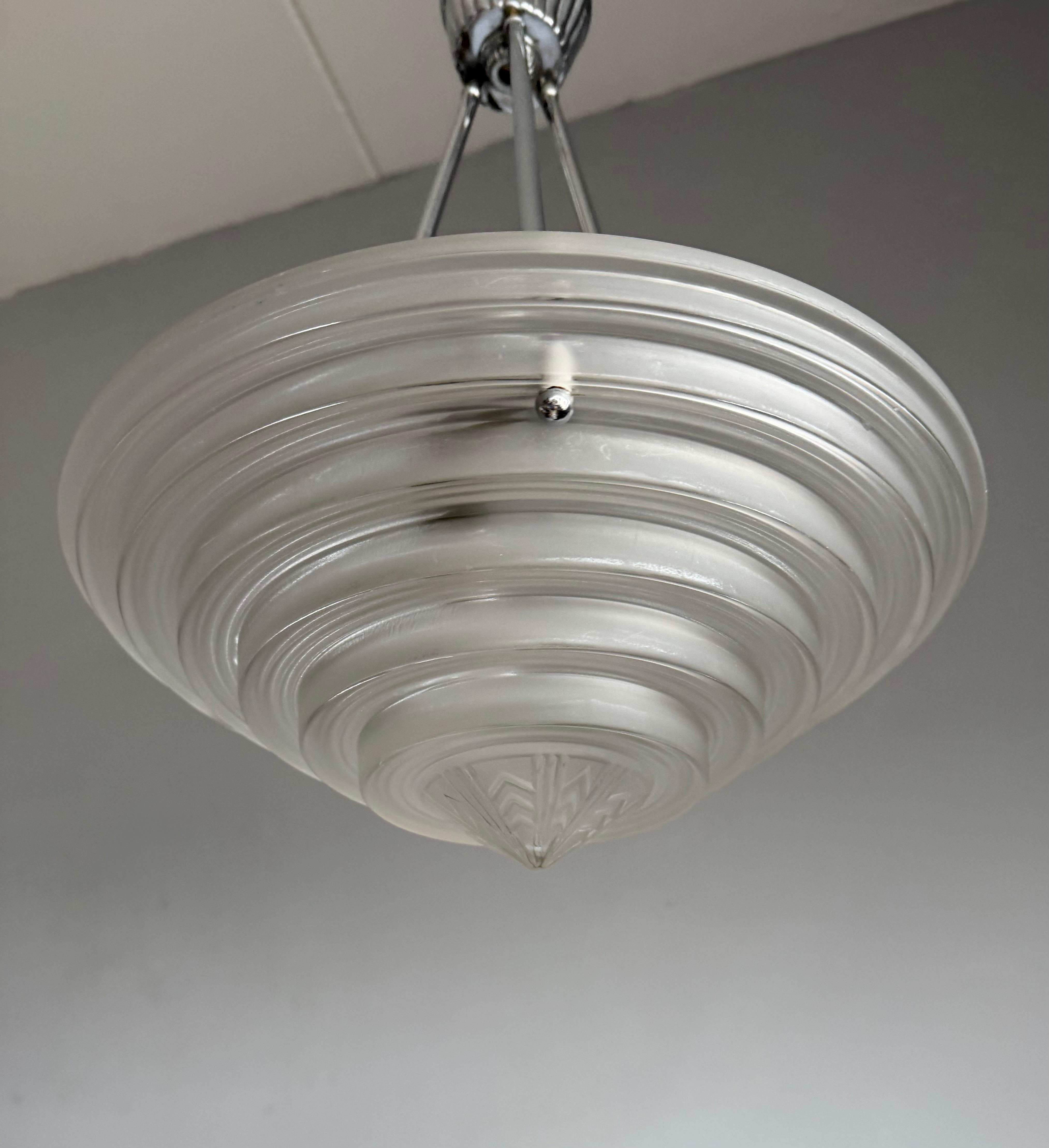 Pendentif en verre multicouche, signé G Leleu, de style Art Déco et de taille parfaite en vente 1