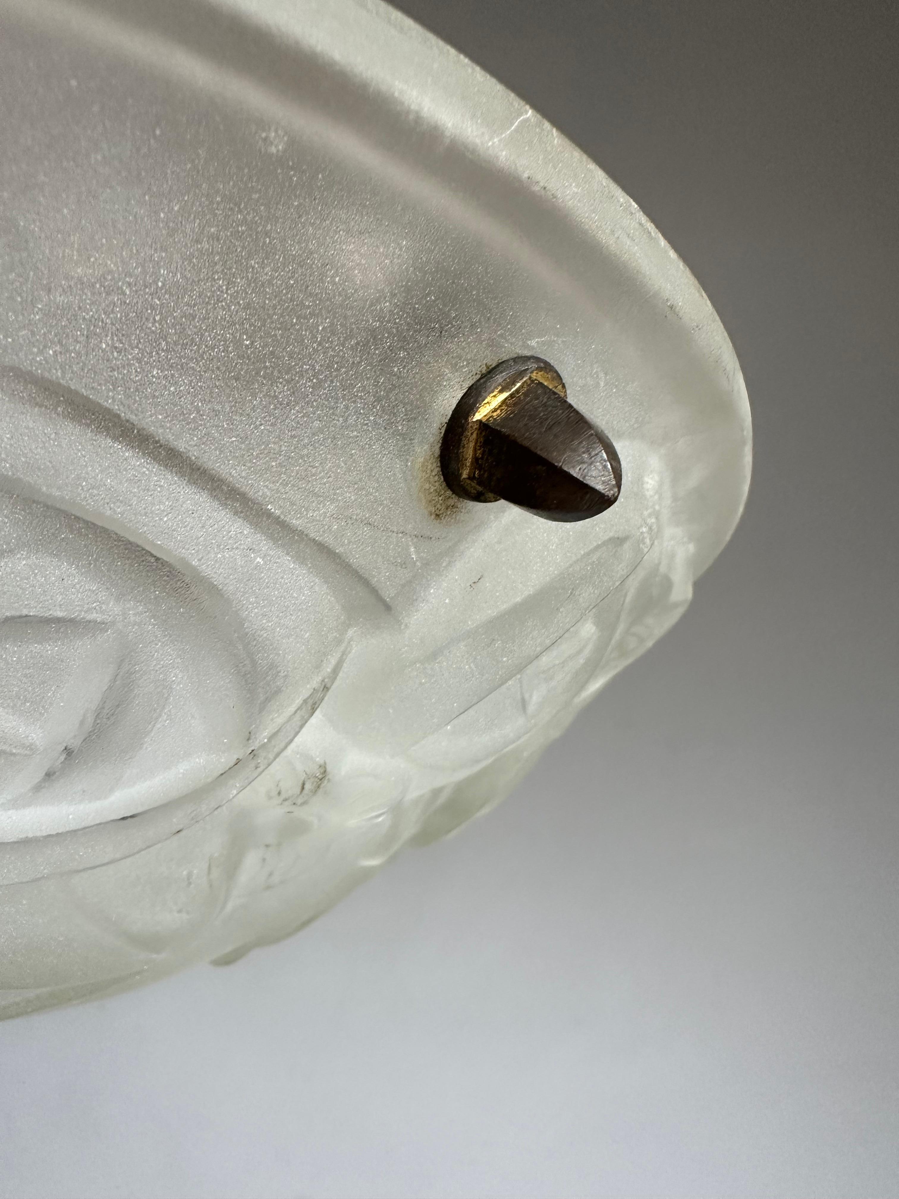 Pure Art Deco and Perfect Size, Stylish Roses Glass Shade Pendant, Signed Degué For Sale 8