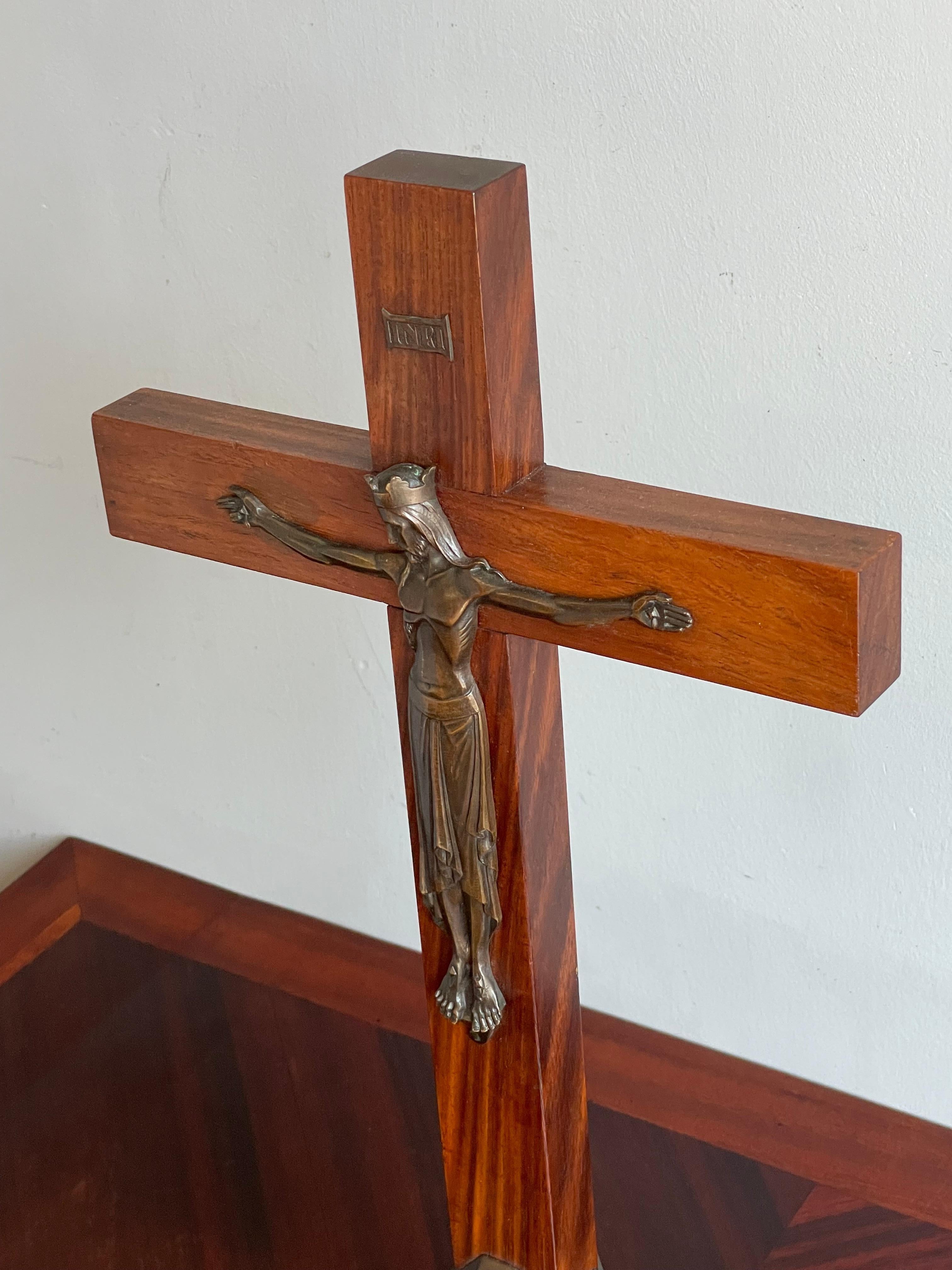 Pure Art Deco Crucifix w. Stylized Bronze Sculpture of Christ on Silkwood Cross For Sale 9
