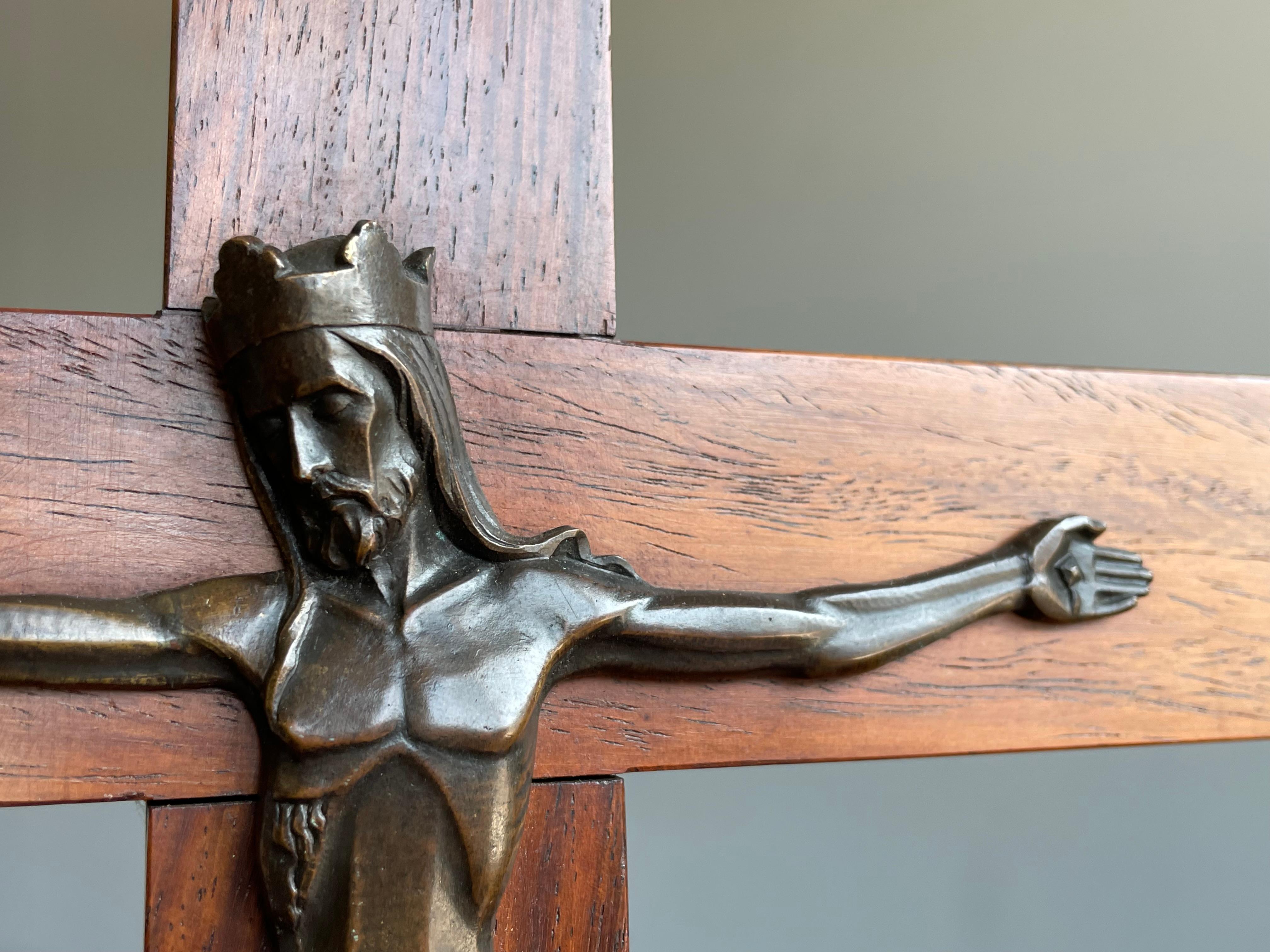 Pure Art Deco Crucifix w. Stylized Bronze Sculpture of Christ on Silkwood Cross In Excellent Condition For Sale In Lisse, NL