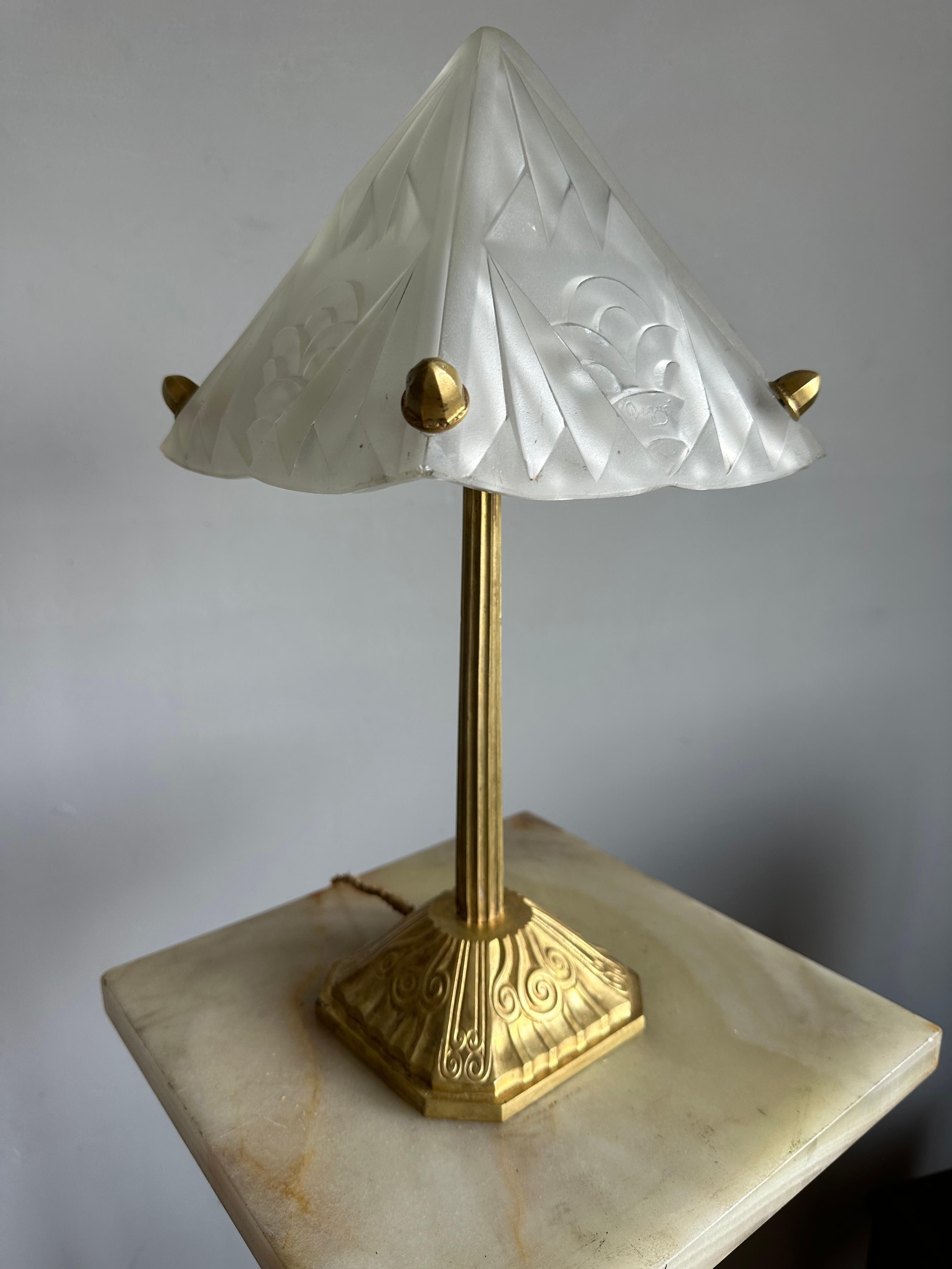Pure Art Deco Desk / Table Lamp, Glass Shade On A Gilt Bronze Base Signed Degue For Sale 11
